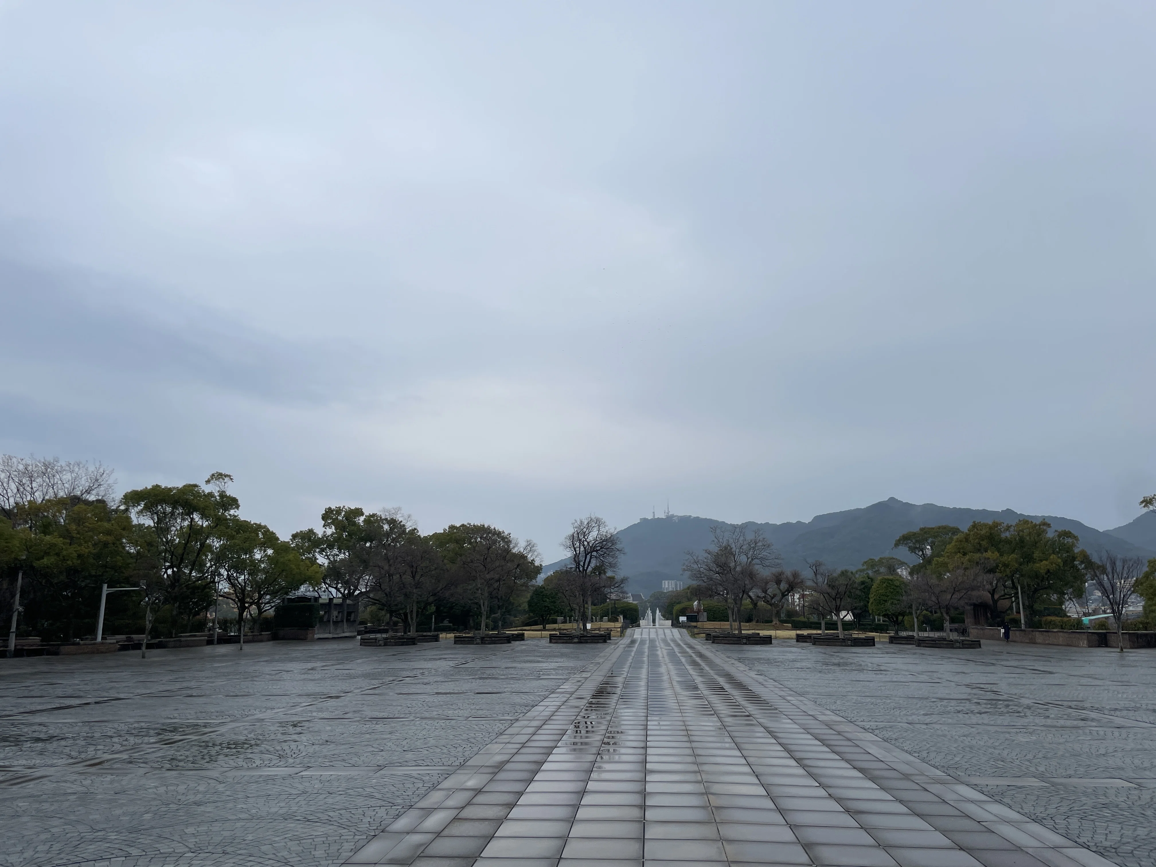 伝承するだけでは充分ではない戦災の記憶【平和祈念像：平和公園】長崎