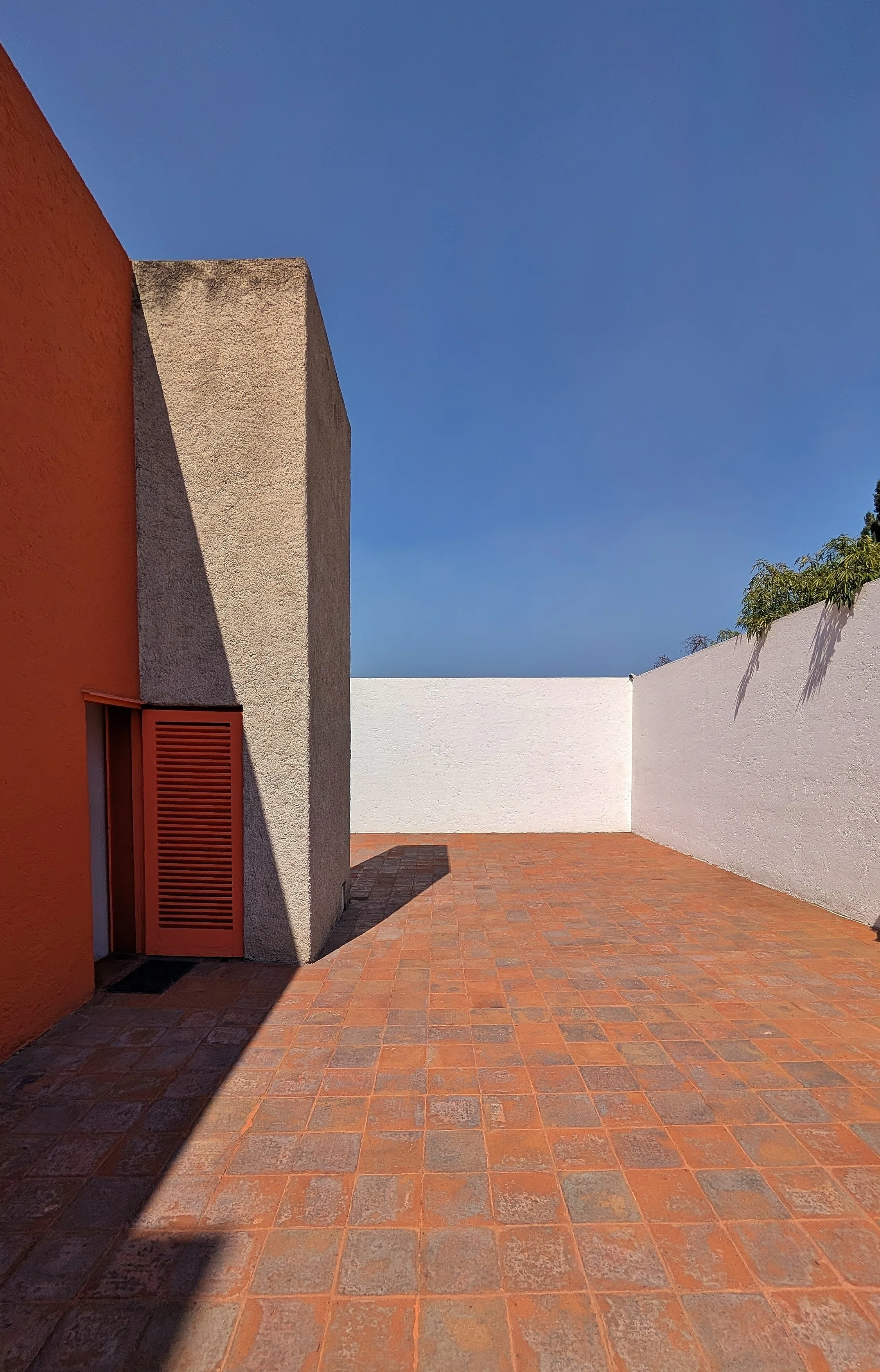ルイス・バラガン 静かなる革命　シュリンク付き　新品　LUIS　BARRAGAN Mexico Travelogue #1] World Heritage Casa Luis Barragán