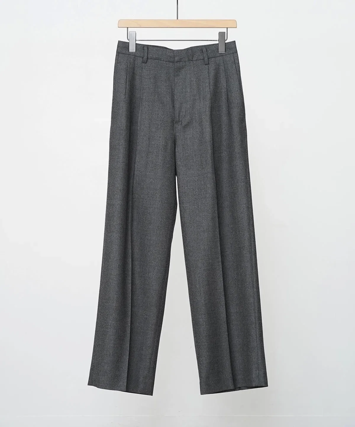 美しく落ちるスラックス【AURALEE】SUPER LIGHT WOOL TWO-TUCK SLACKS