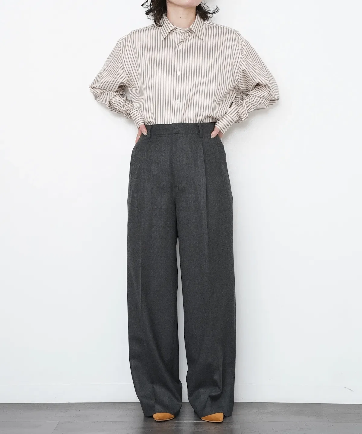 Beautifully Draping Slacks: AURALEE SUPER LIGHT WOOL TWO-TUCK