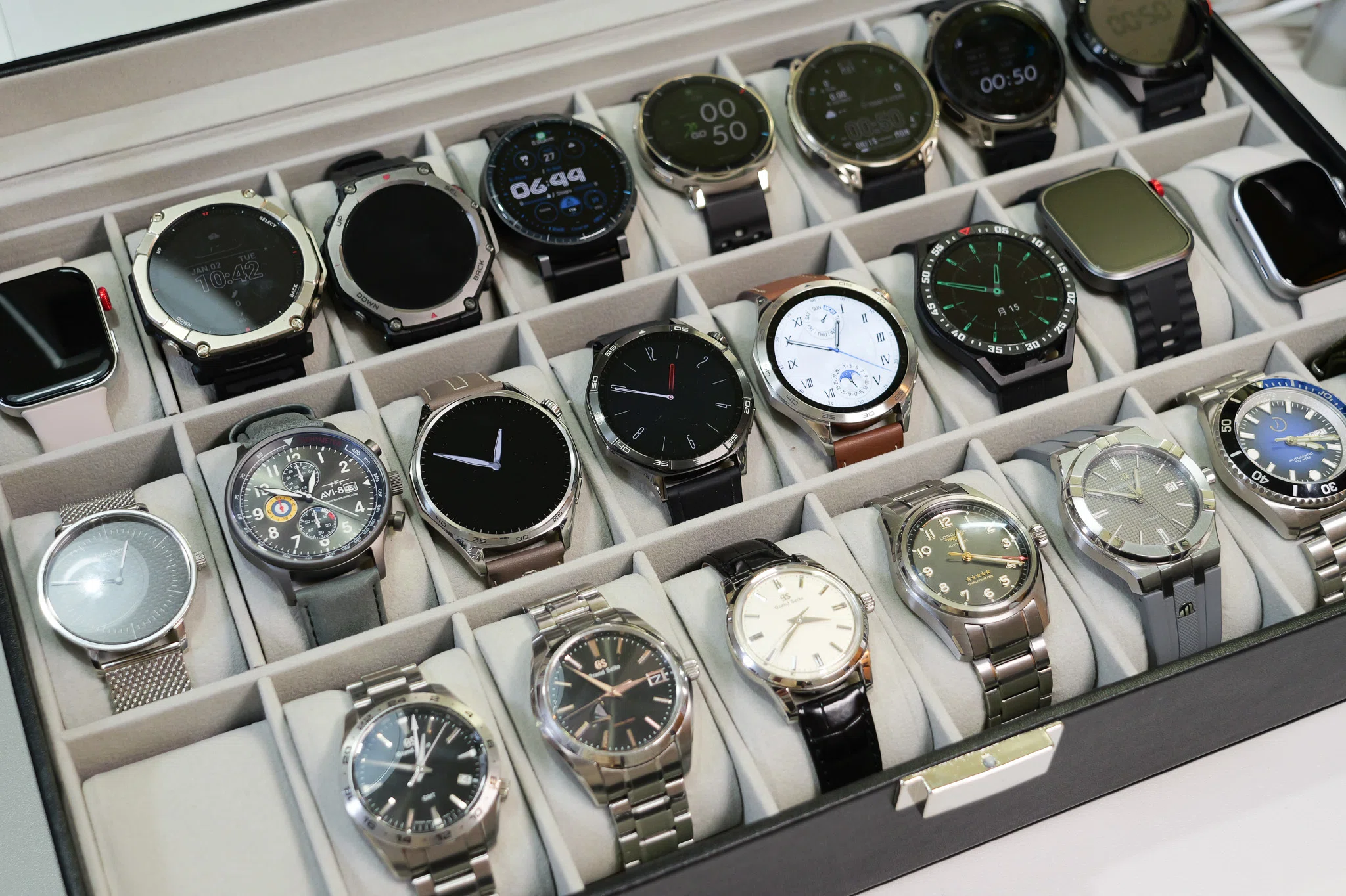 レビュー】時計コレクター必見！ProCaseの24本収納高級腕時計ケースで