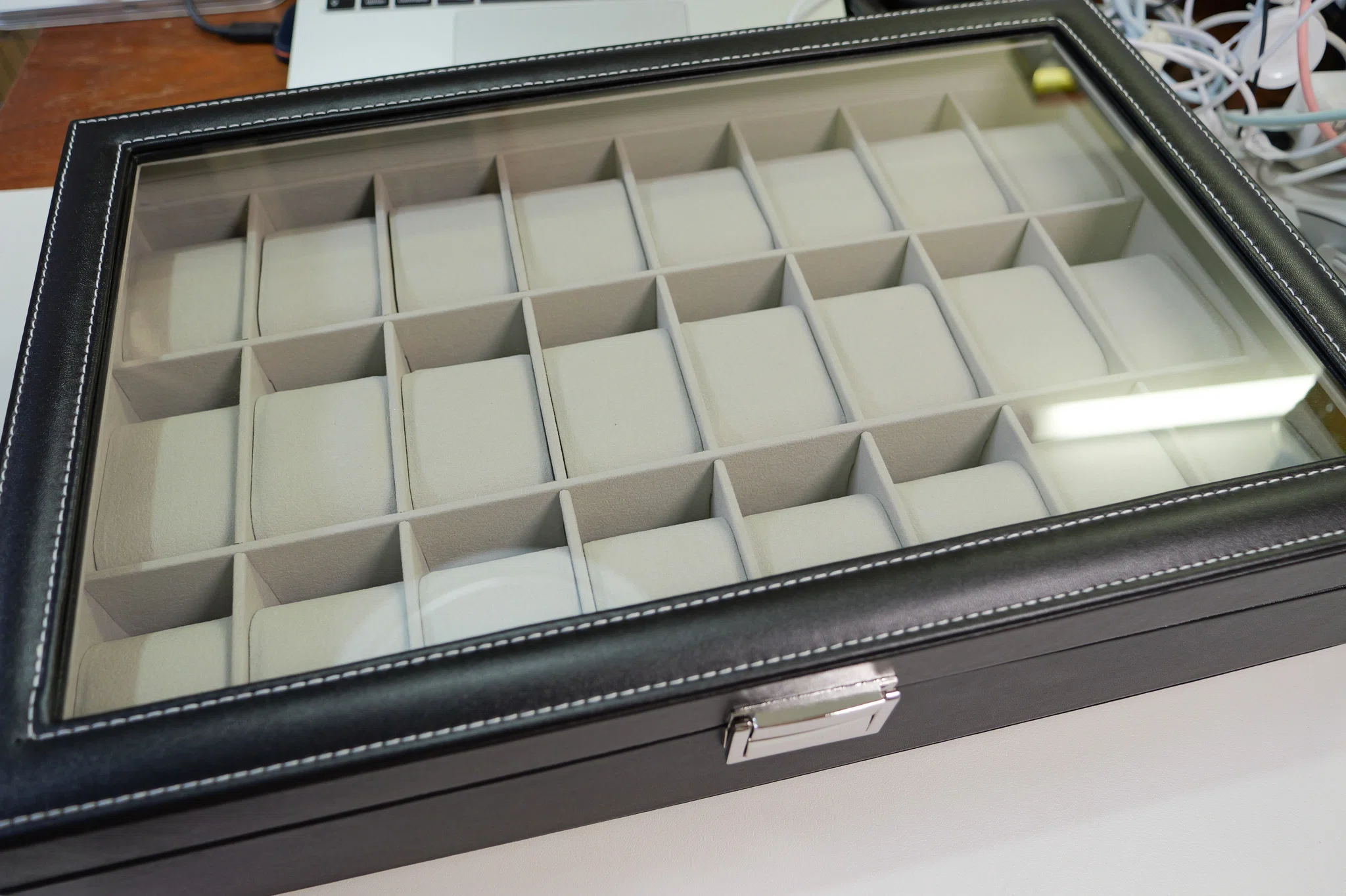 レビュー】時計コレクター必見！ProCaseの24本収納高級腕時計ケースで