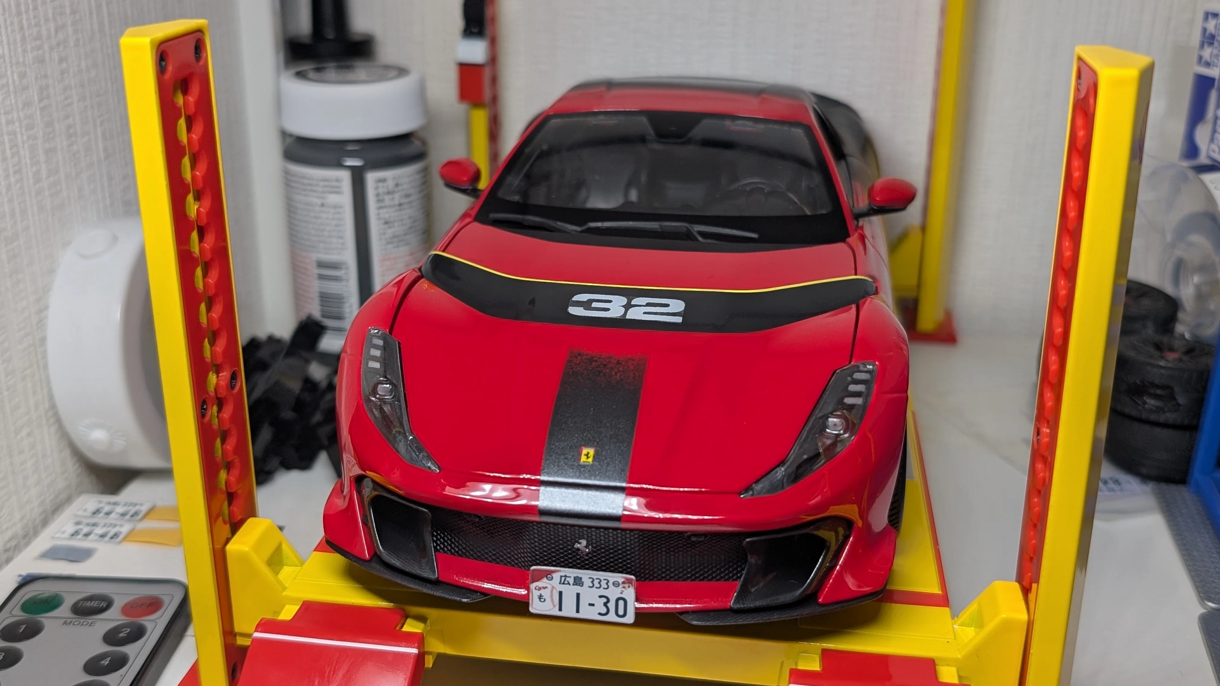 【グラデーション】1/18 フェラーリ 812コンペティツィオーネ カスタム 1/18 フェラーリ 812コンペティツィオーネをグラデーション塗装｜Roma