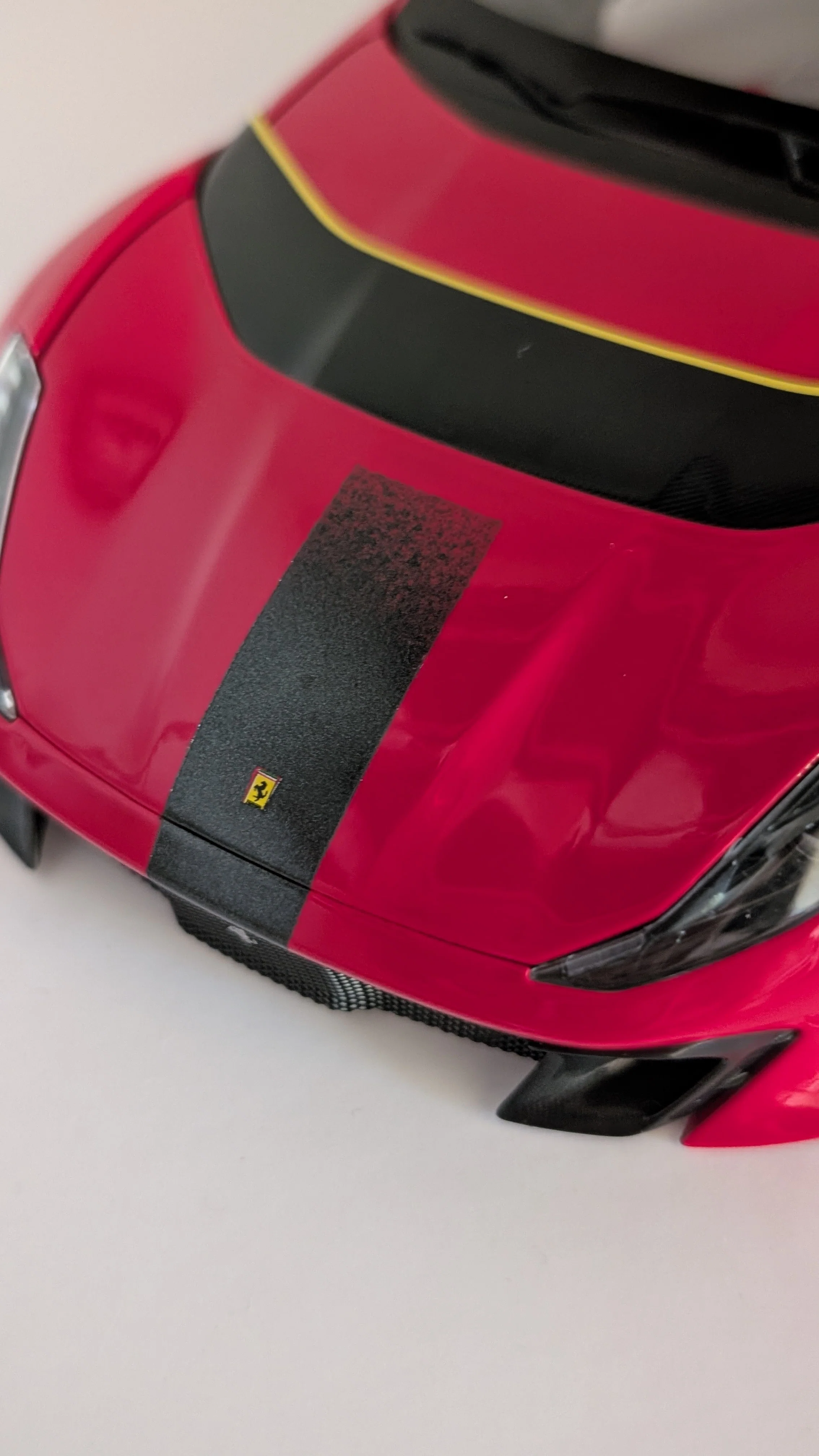 【グラデーション】1/18 フェラーリ 812コンペティツィオーネ カスタム 1/18 フェラーリ 812コンペティツィオーネをグラデーション塗装｜Roma