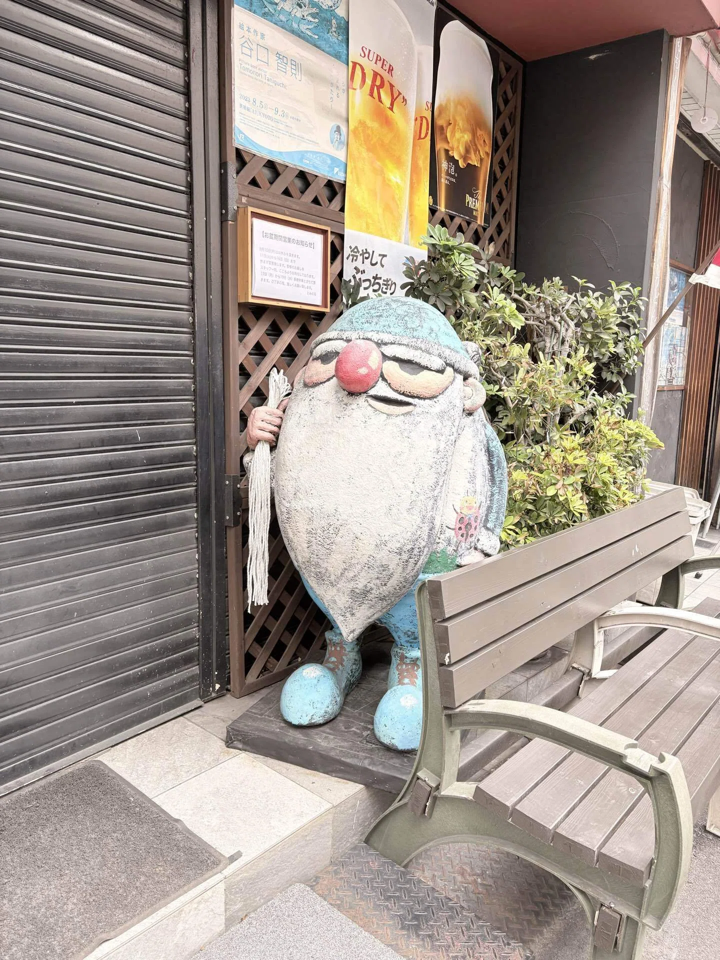 街中にサンタがいる！？ 絵本作家・谷口智則さんのカフェで出会った