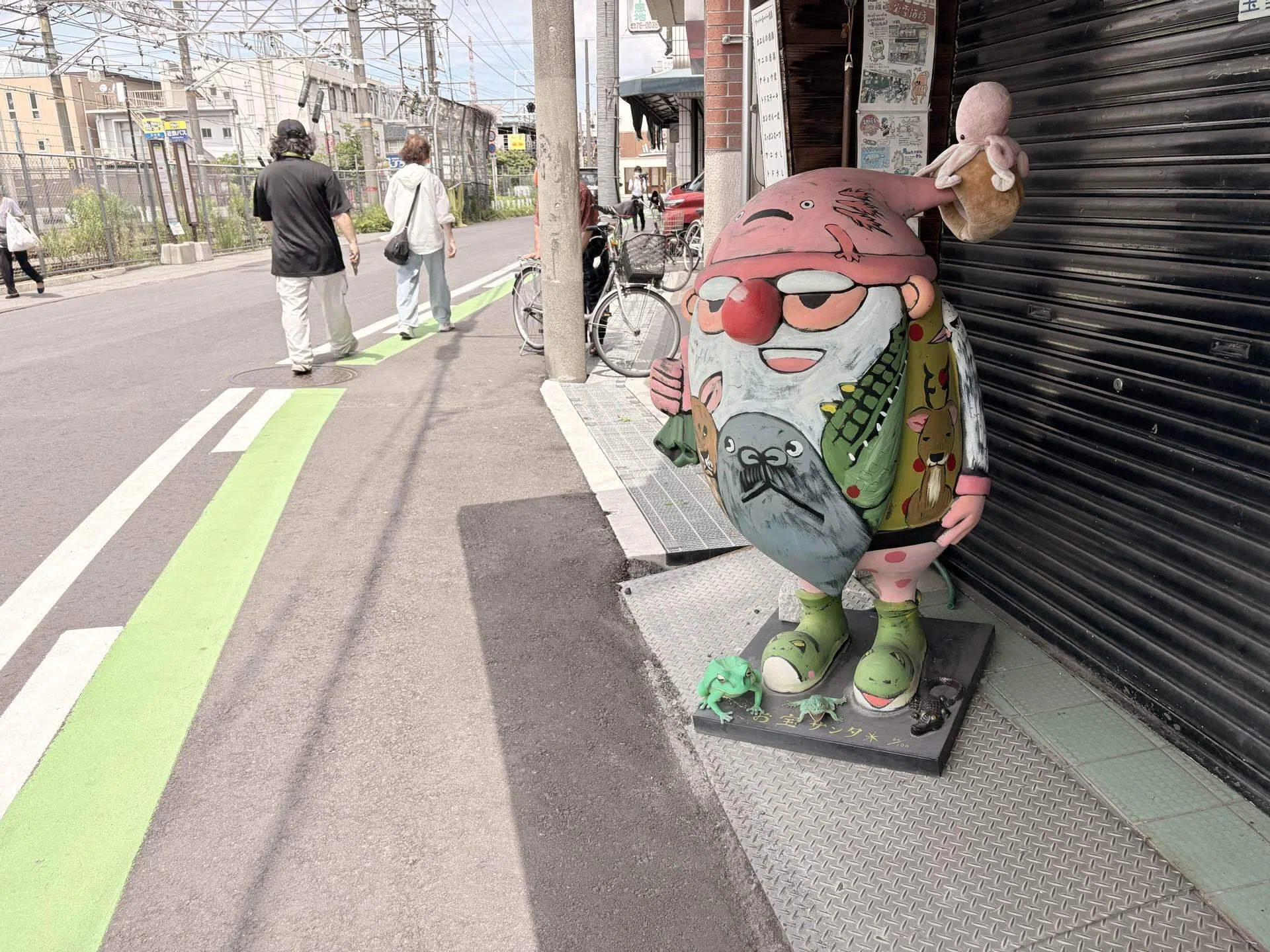 街中にサンタがいる！？ 絵本作家・谷口智則さんのカフェで出会った