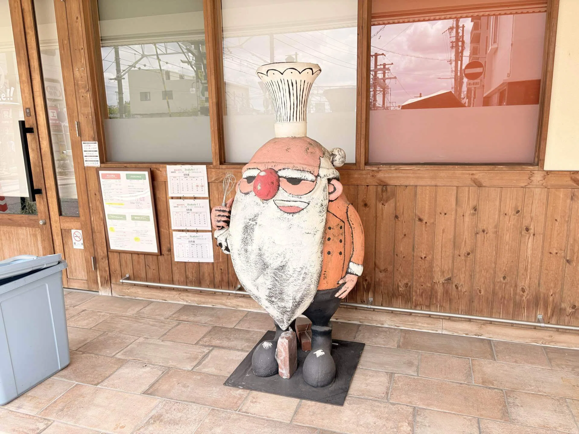 街中にサンタがいる！？ 絵本作家・谷口智則さんのカフェで出会った