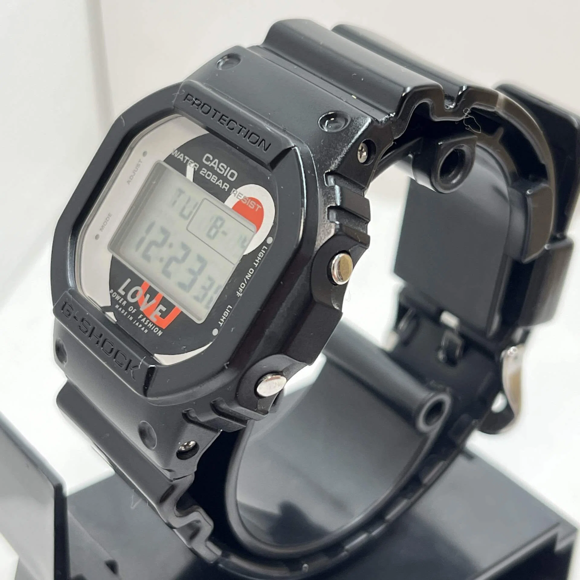 東日本大震災の復興支援を纏ったスクエア。G-SHOCK「DW-5600LP-1JR」が