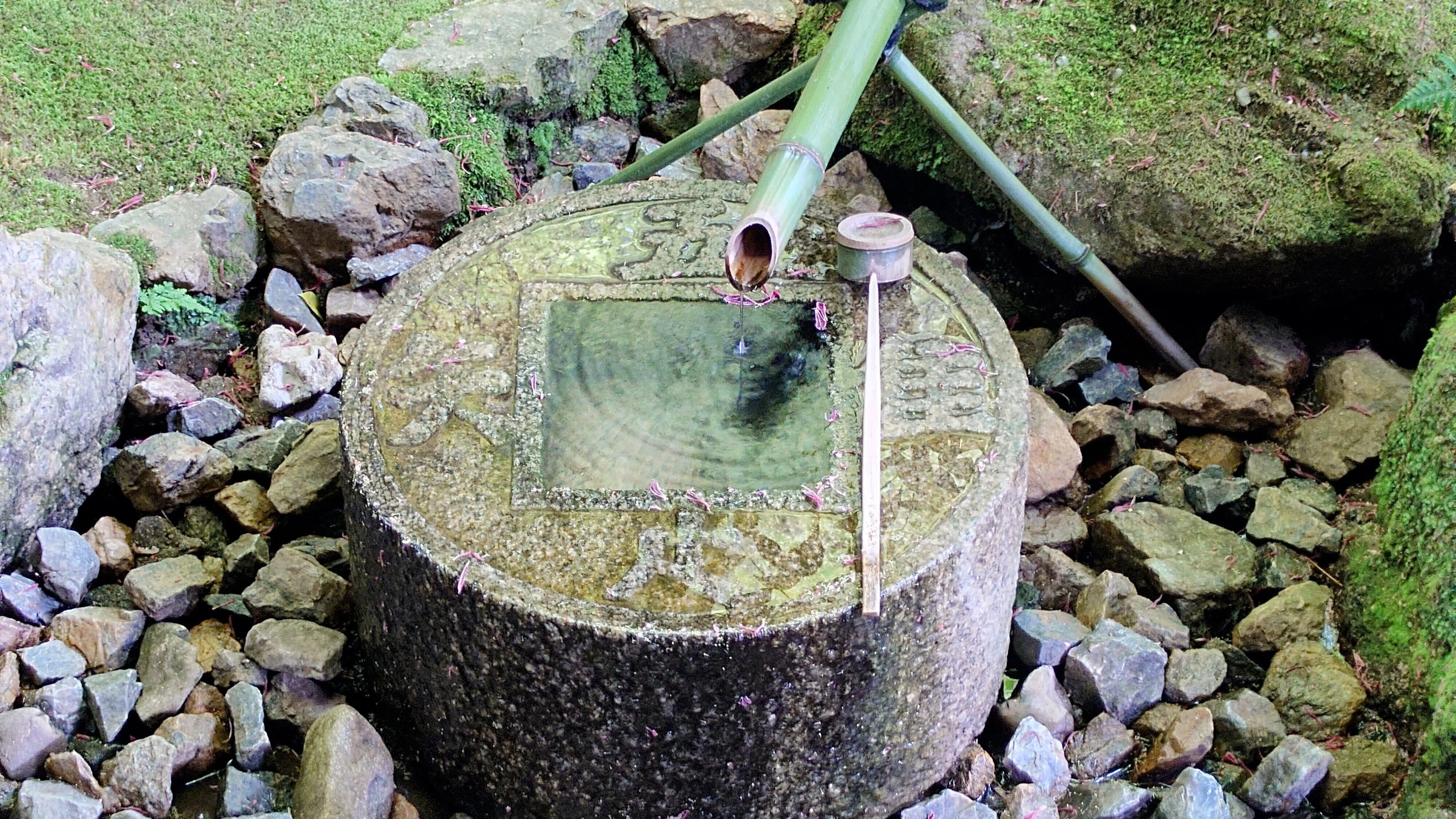 龍安寺の石庭と「吾唯足知」の哲学：資本主義の欲望から解脱する現代の