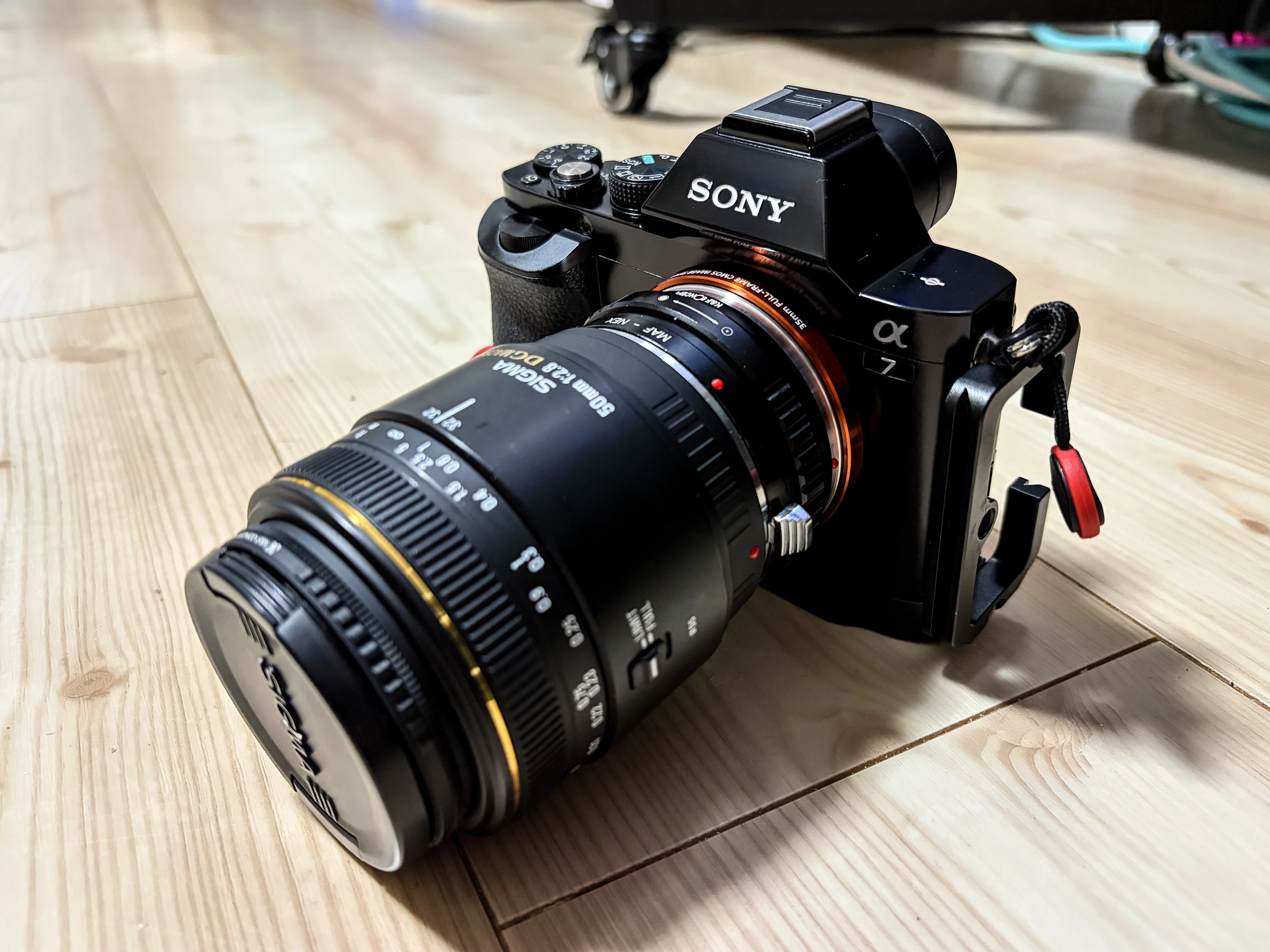 1万円以下で買える、Aマウントの激シャープな名品レンズ｜SIGMA 50mm