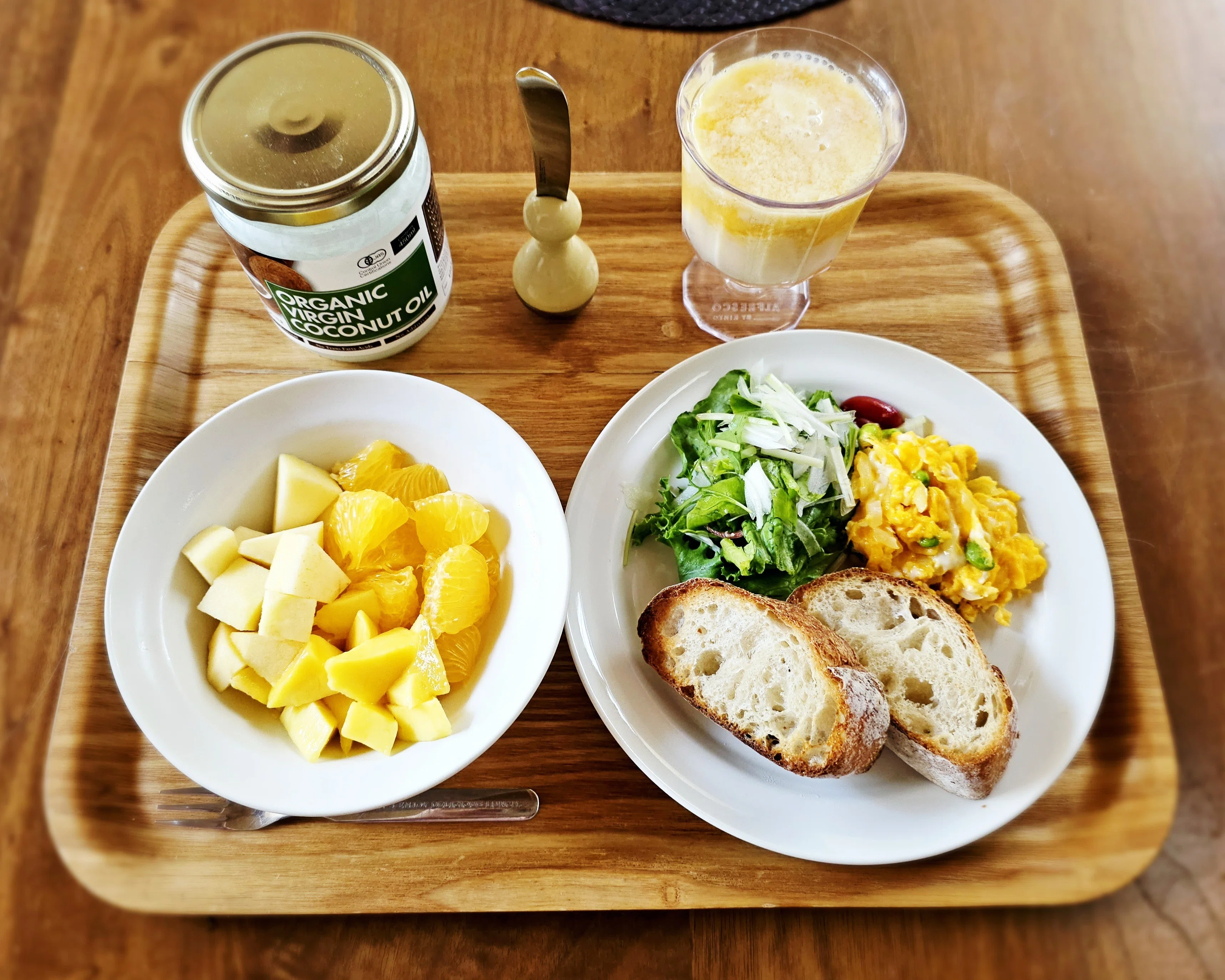 304 休日の朝ごはんは、大好きなパンにいろいろ添えて｜Mocha