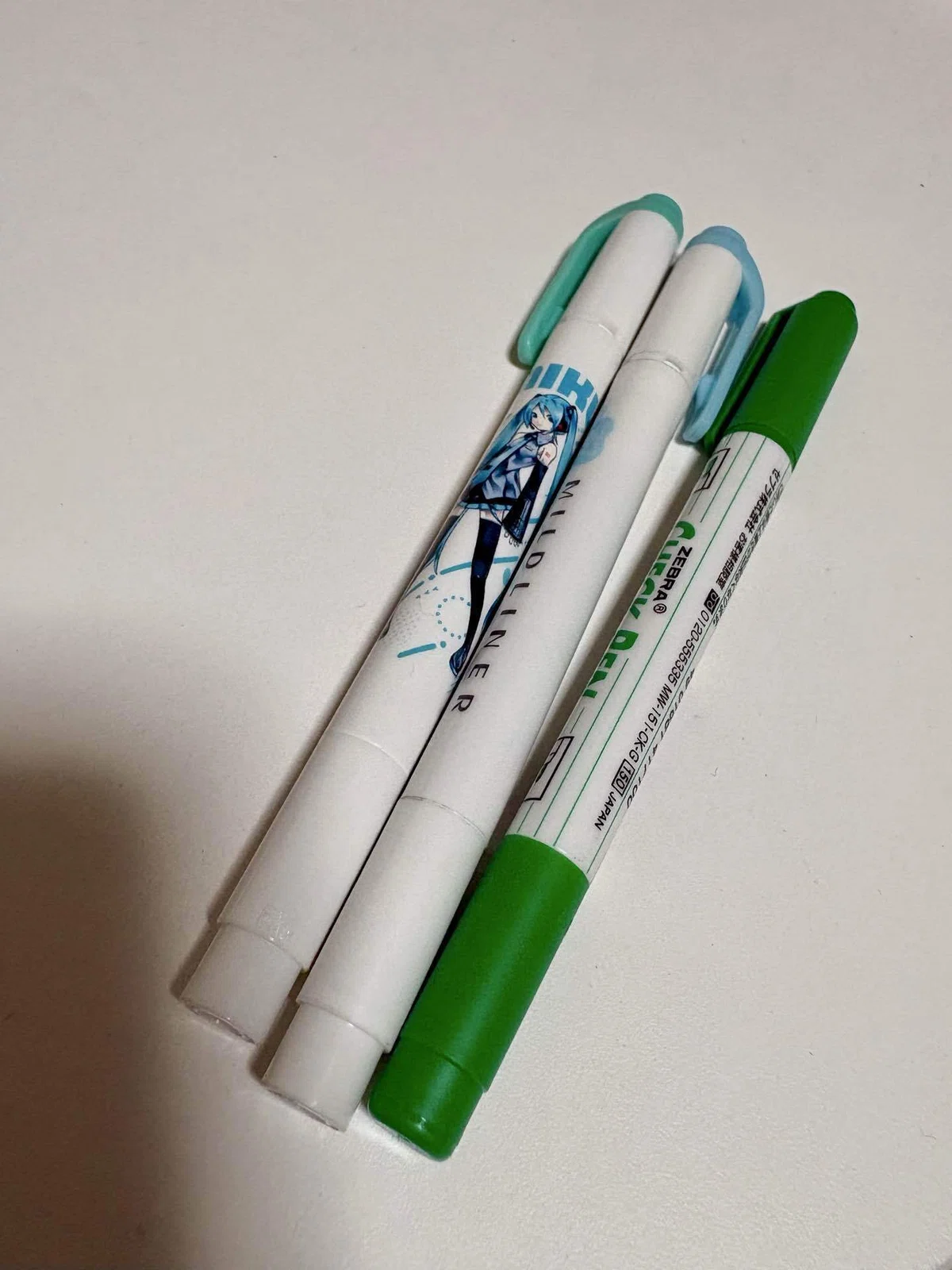 Introducing the contents of an active student's pencil case ️｜ツマミ