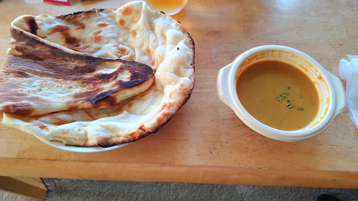 ビスターレ ビスターレのチキンカレーとナン