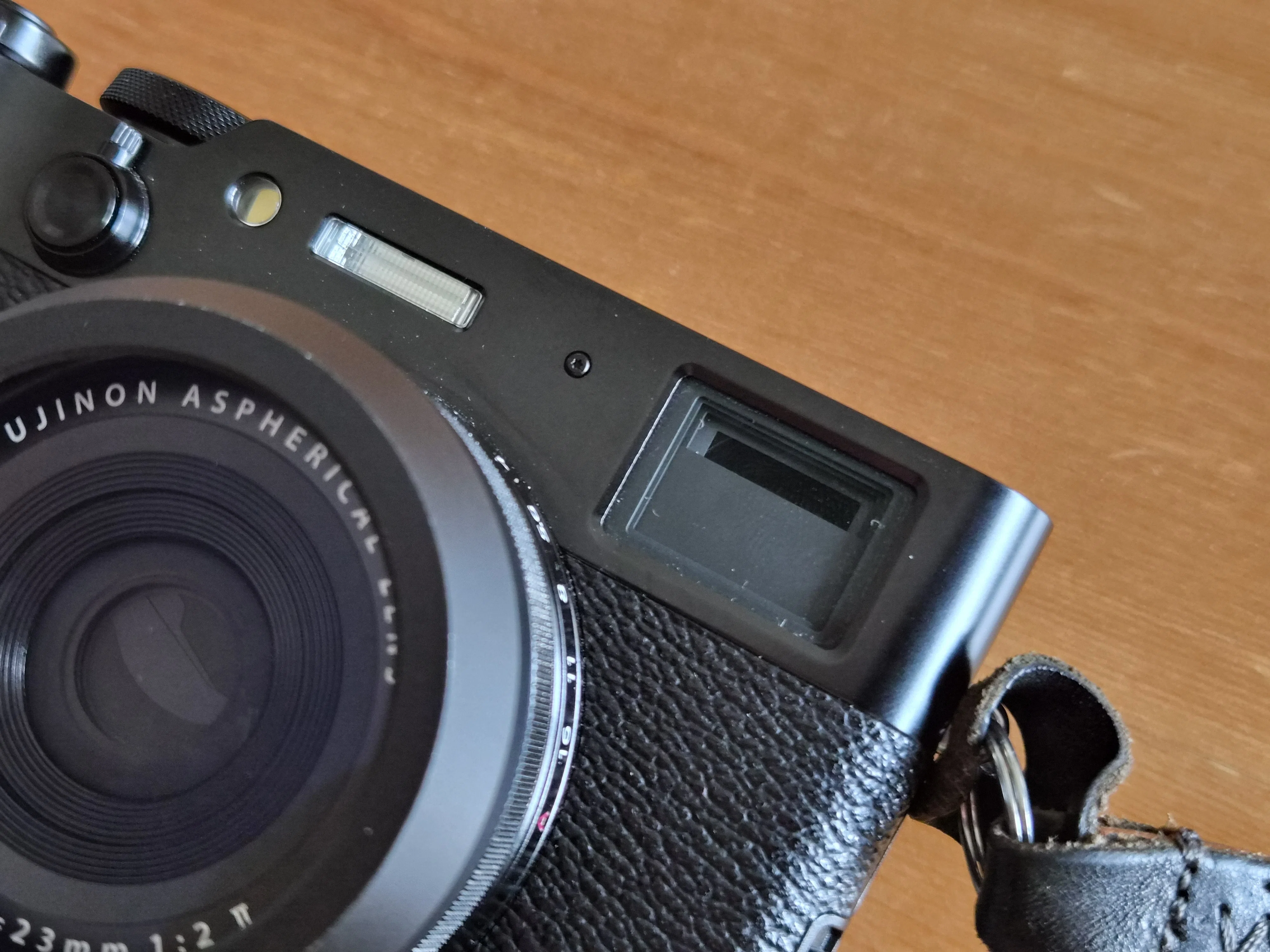 X100VIの故障]突然OVFの小窓が開かなくなったので修理に出した話｜まこ