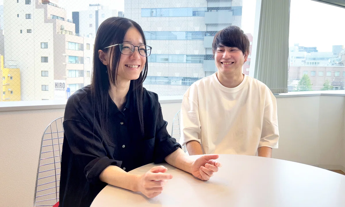 shioが話していて、mitsuが聞いている写真