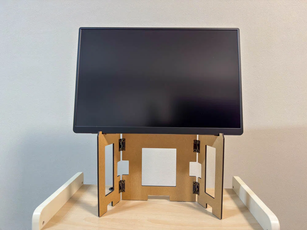 4Kじゃなく2.5Kを選んで正解。EHOMEWEI 18インチモバイルモニターを