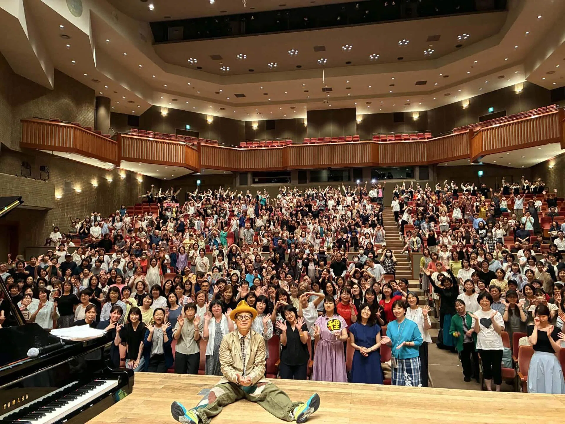 黒画用紙で張り詰めました。ありがとう。｜SENRI OE 大江千里