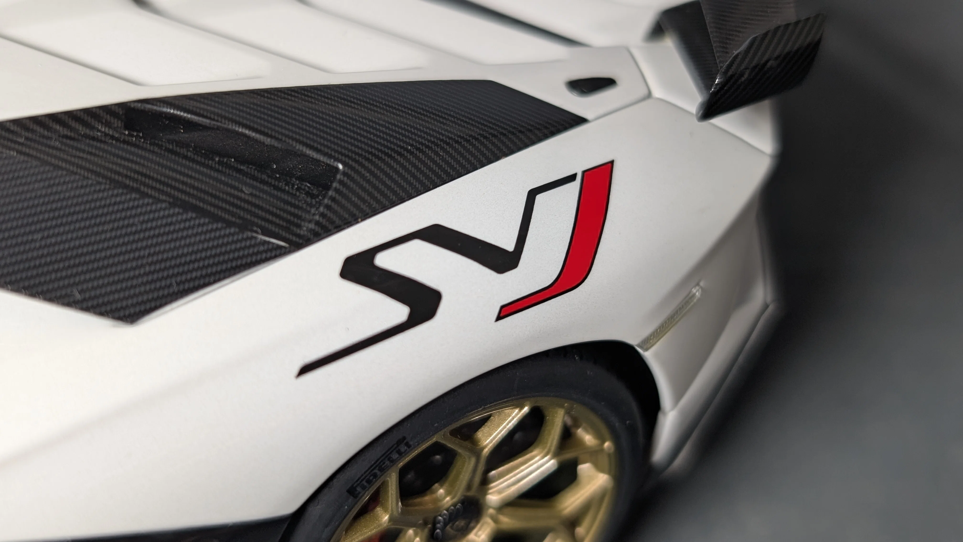 【電飾×ステッカー】1/18 オートアート アヴェンタドールSVJ カスタム AUTOart】 アヴェンタドールSVJのステッカーカスタム｜Romaネコ