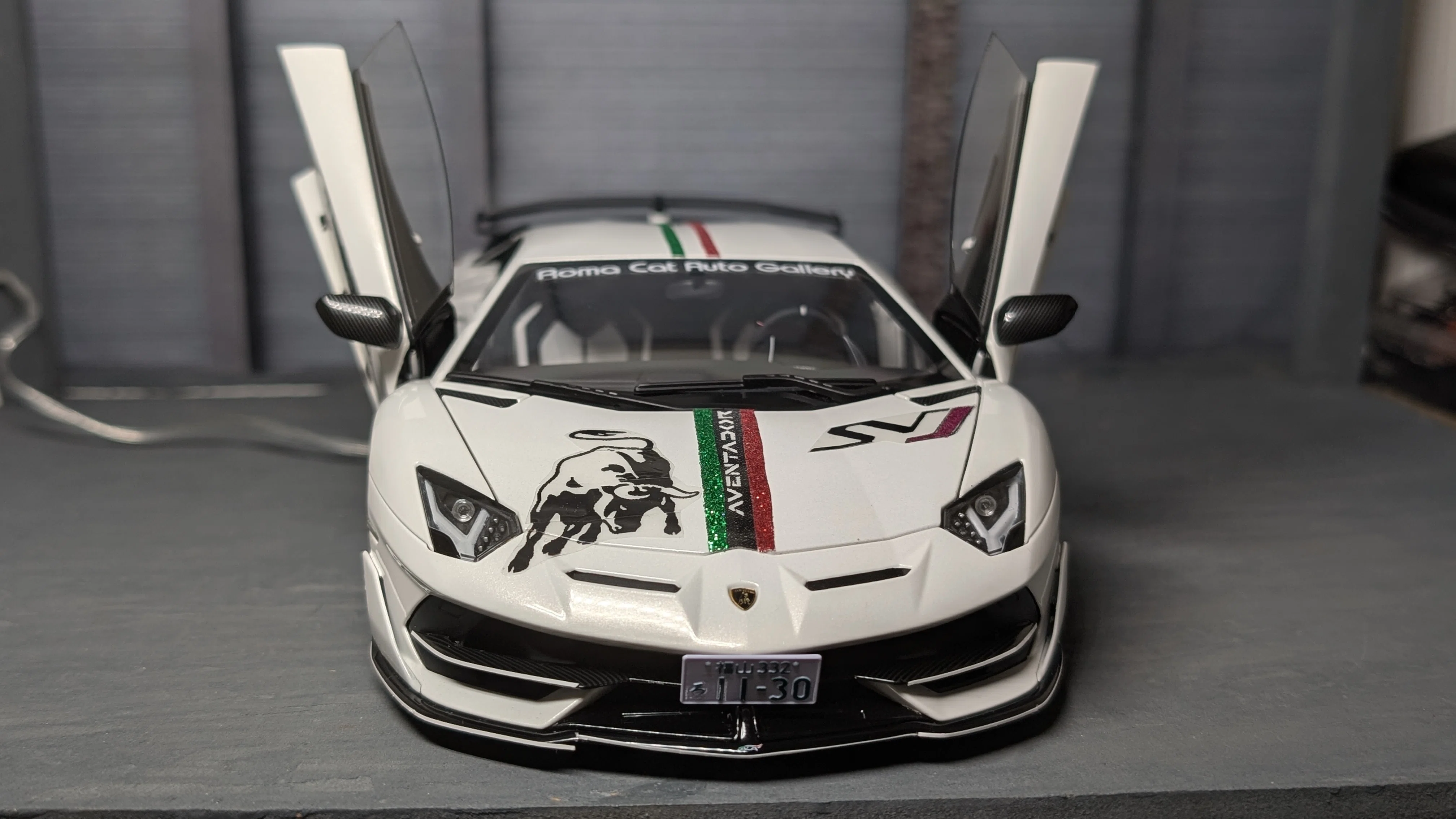 【電飾×ステッカー】1/18 オートアート アヴェンタドールSVJ カスタム AUTOart】 アヴェンタドールSVJのステッカーカスタム｜Romaネコ