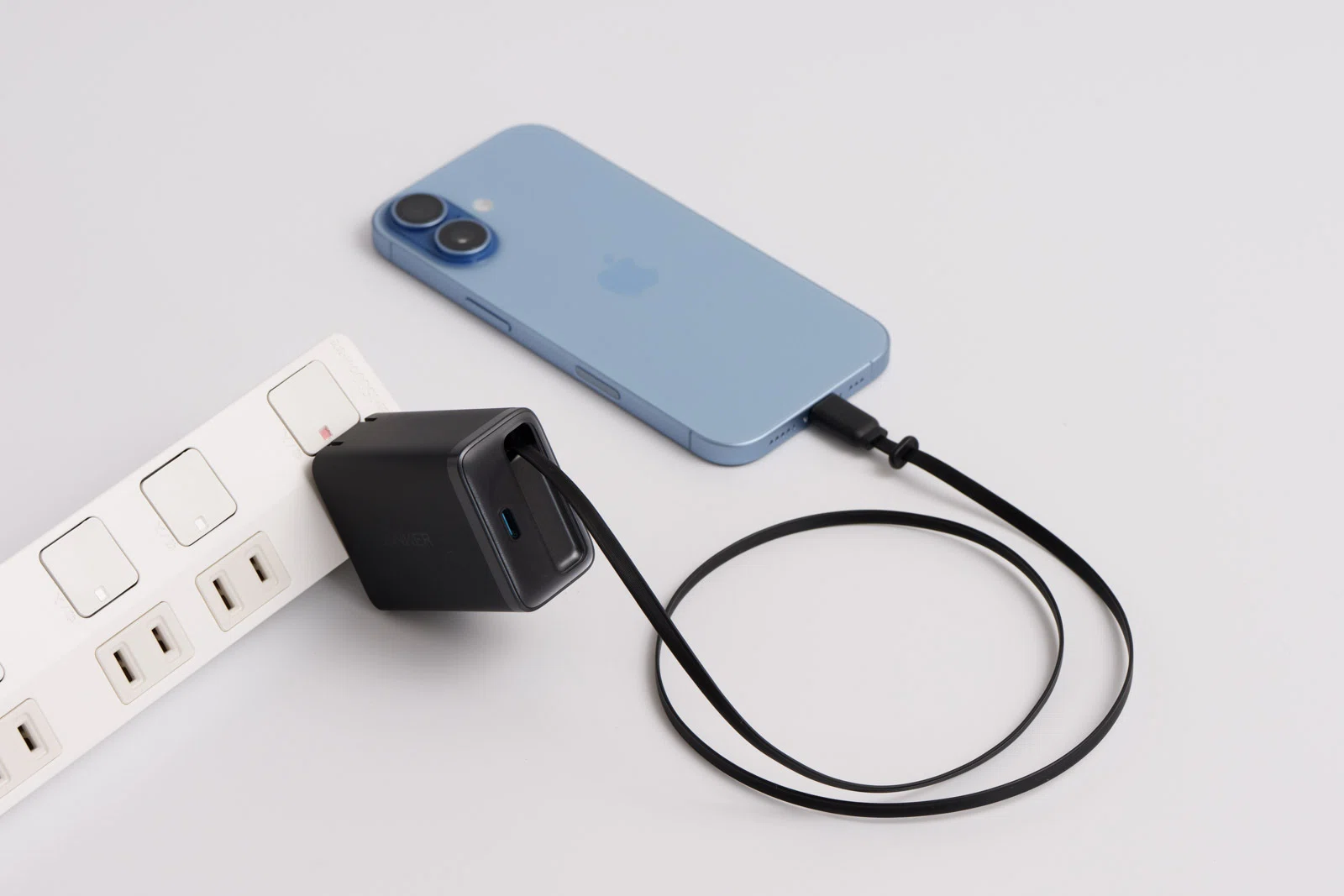 iPhoneにおすすめの充電器15選！急速充電からワイヤレスまで【これで
