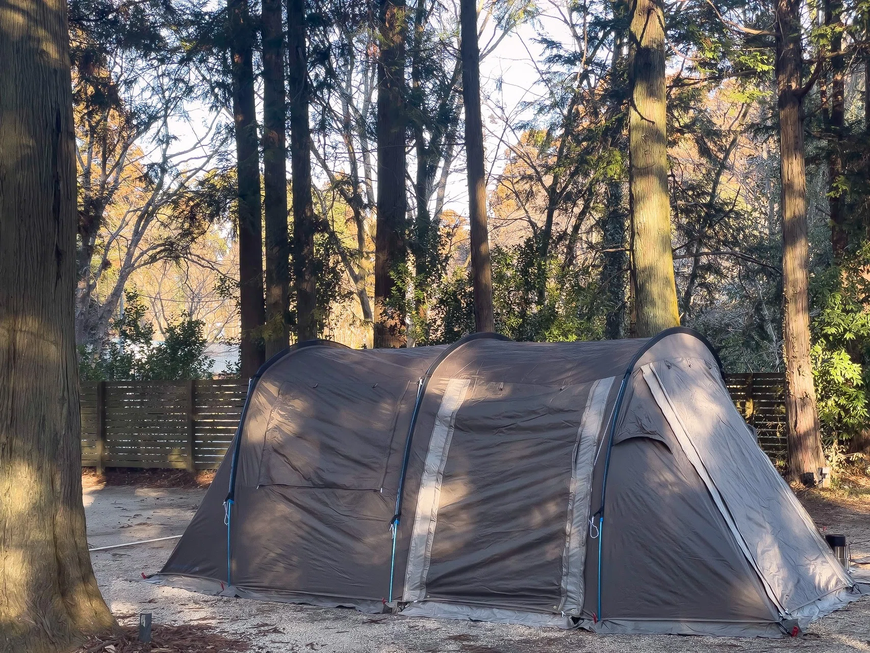 A spacious tunnel tent that is easy to set up even alone - Whole Earth ...