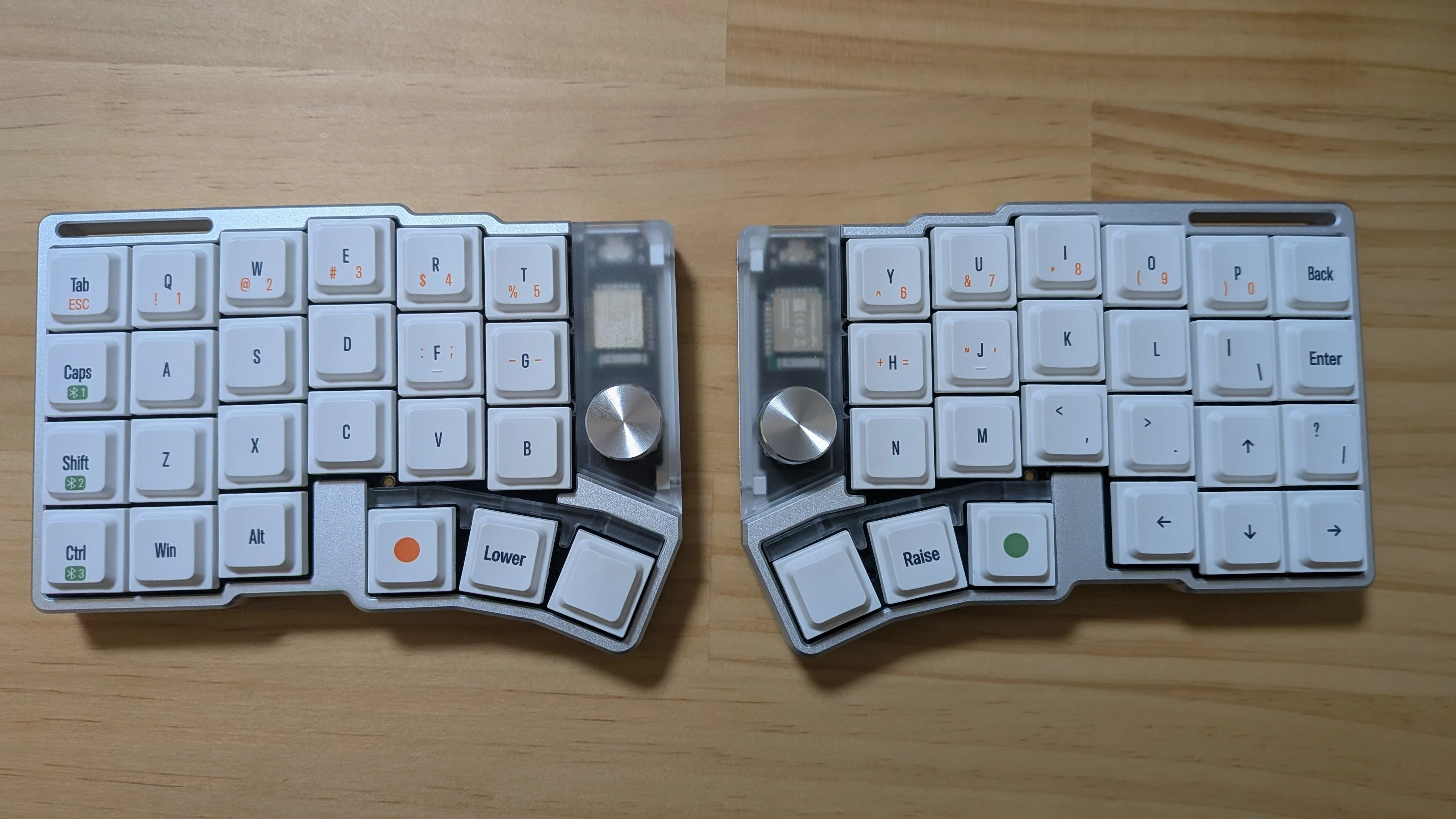 cornix 分解キーボード 分割キーボード、いきなり二台買いした話（Cornix LP 初日〜数日）｜た