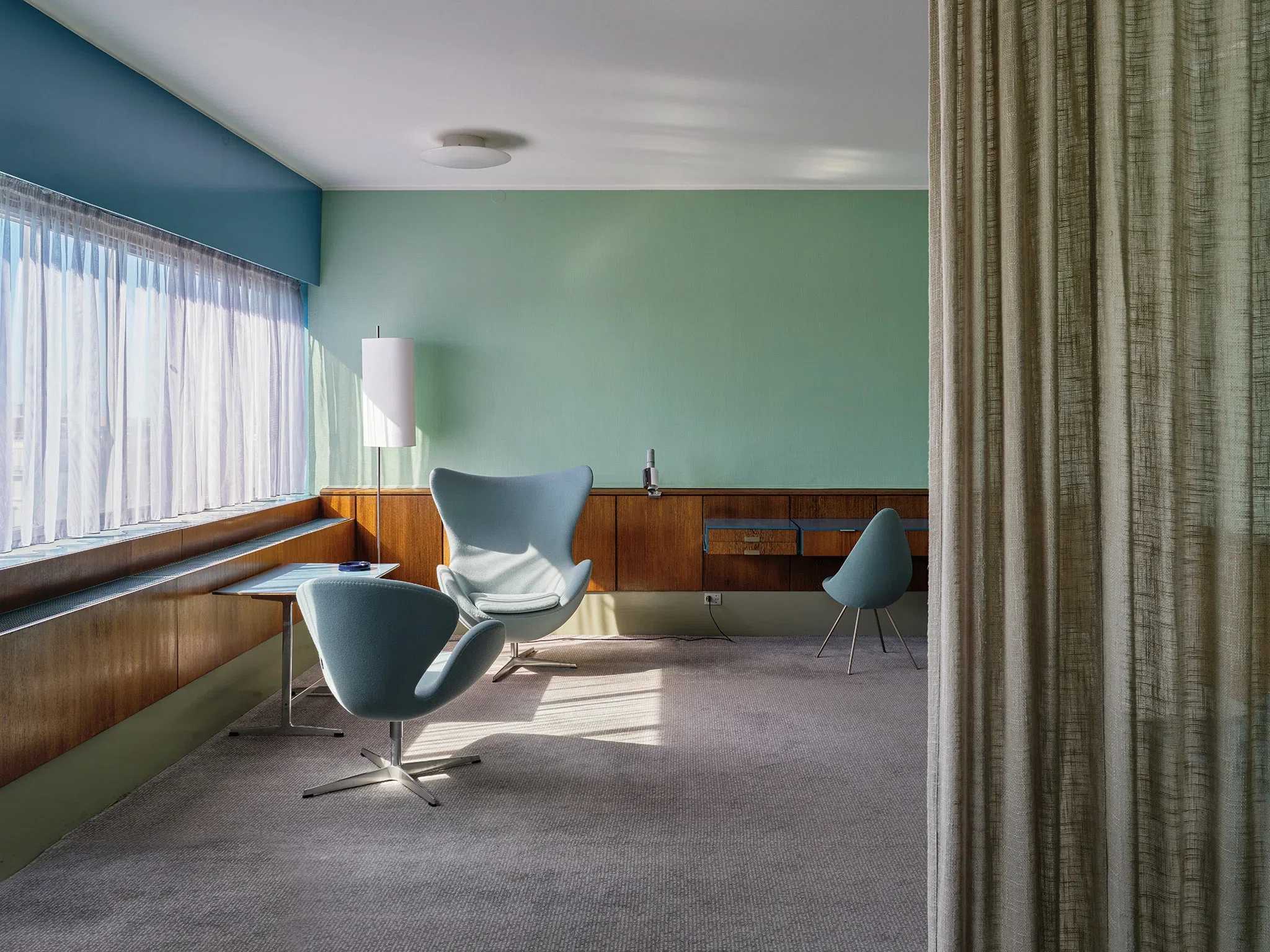 アルネ・ヤコブセン（Arne Jacobsen）の世界感を体現。機能的で美しい