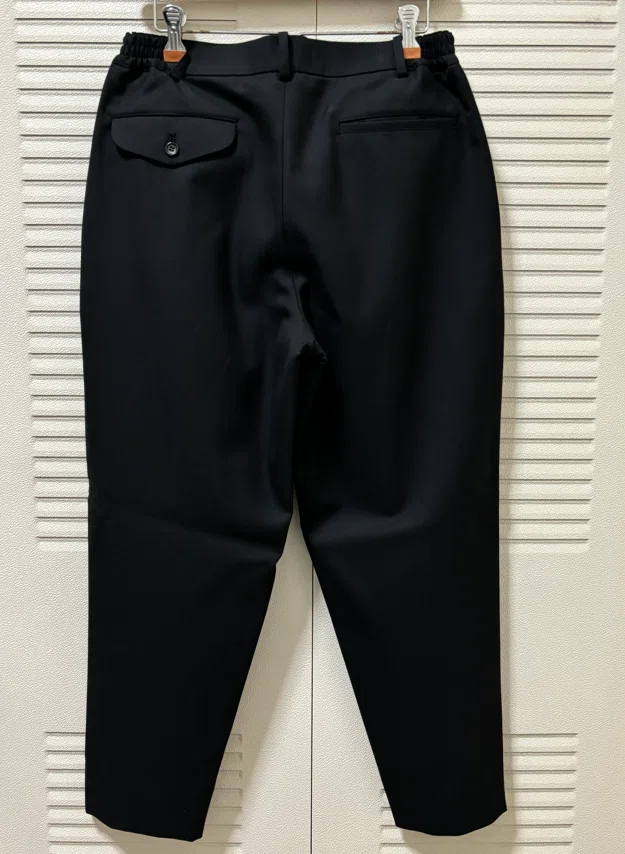 COMME des GARÇONS HOMME DEUXが展開するパンツの基本型とその特徴