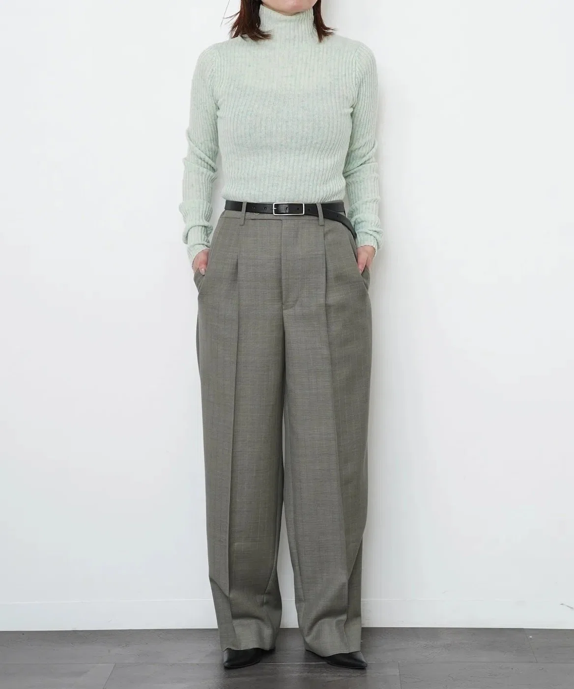 AURALEE カシミア　カシミヤ　ニット③ AURALEE】カシミヤの中に、もうひとつの表情を。｜THIRTY' THIRTY'