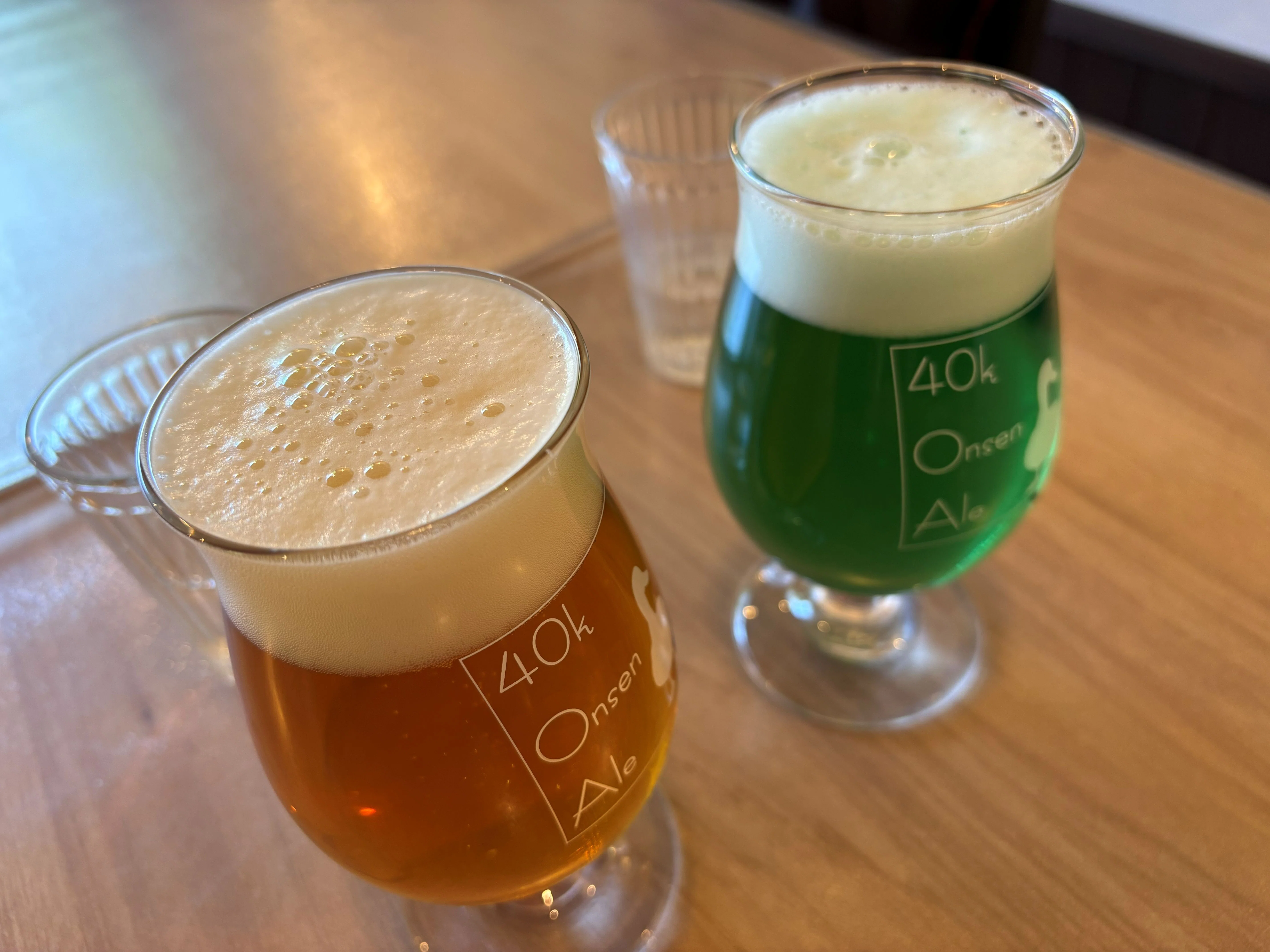 こはるび」で、クラフトビールを楽しむ。四万ブルーは、美味いのか