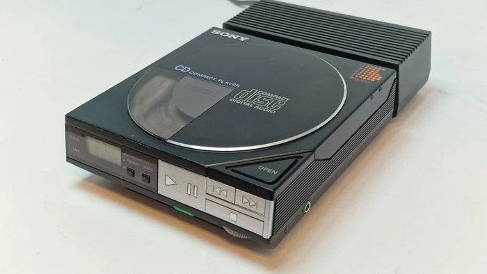 DiscmanからCD WalkmanへSONYとPanasonicが20年かけて戦った
