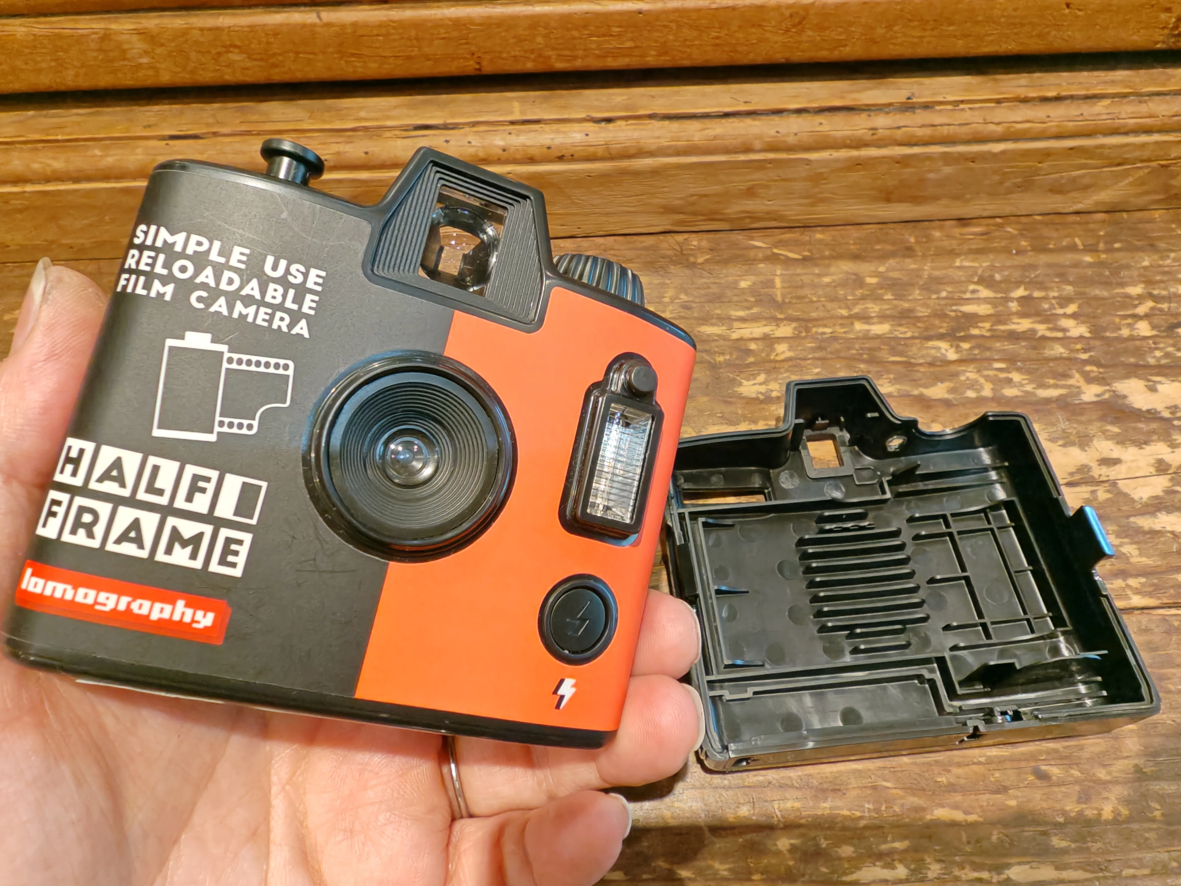 ロモグラフィーのハーフ判Simple use cameraのレビュー｜あめちゃん美容師