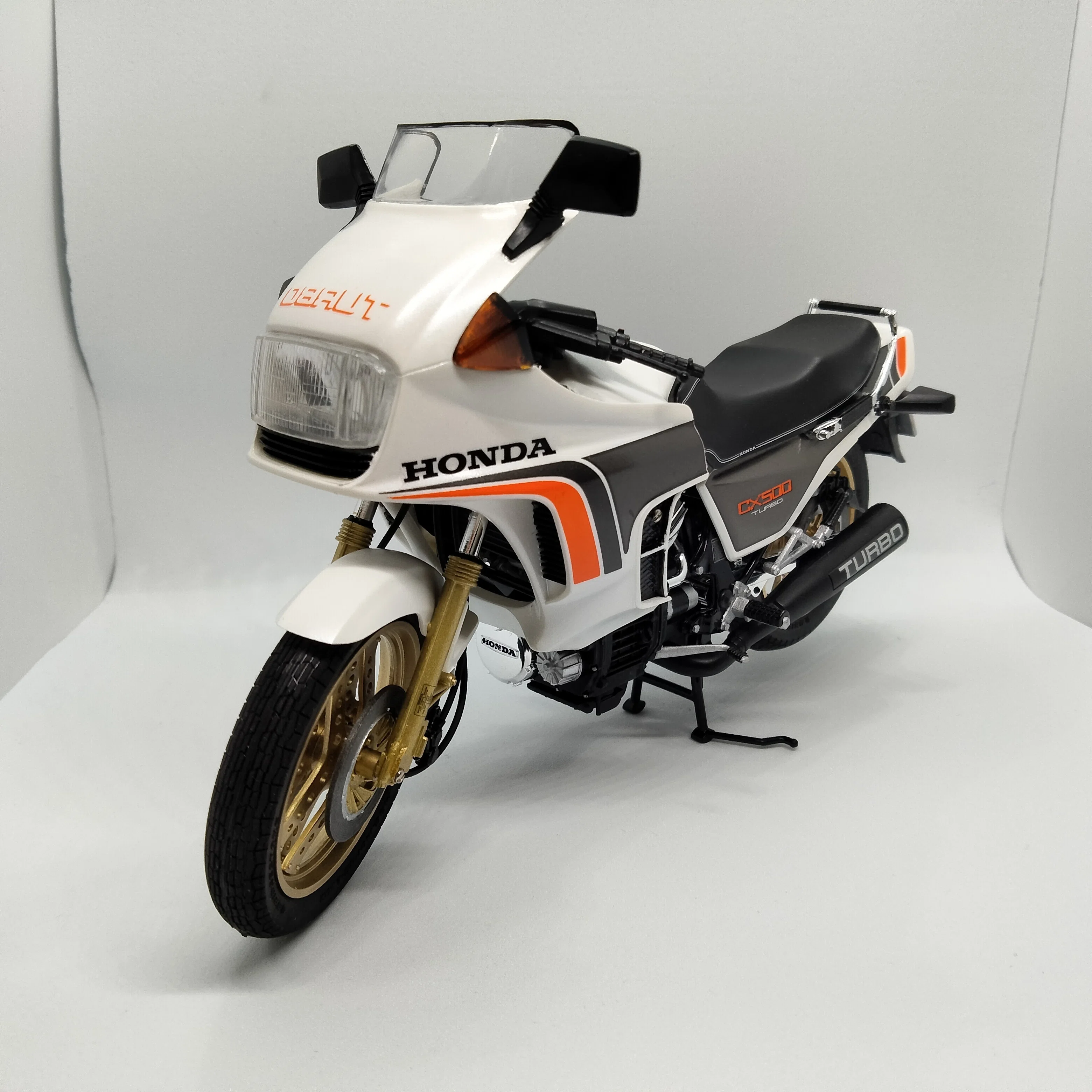 カウル付きバイクに挑戦】タミヤ Honda CX500 TURBOを作る｜しょうのお
