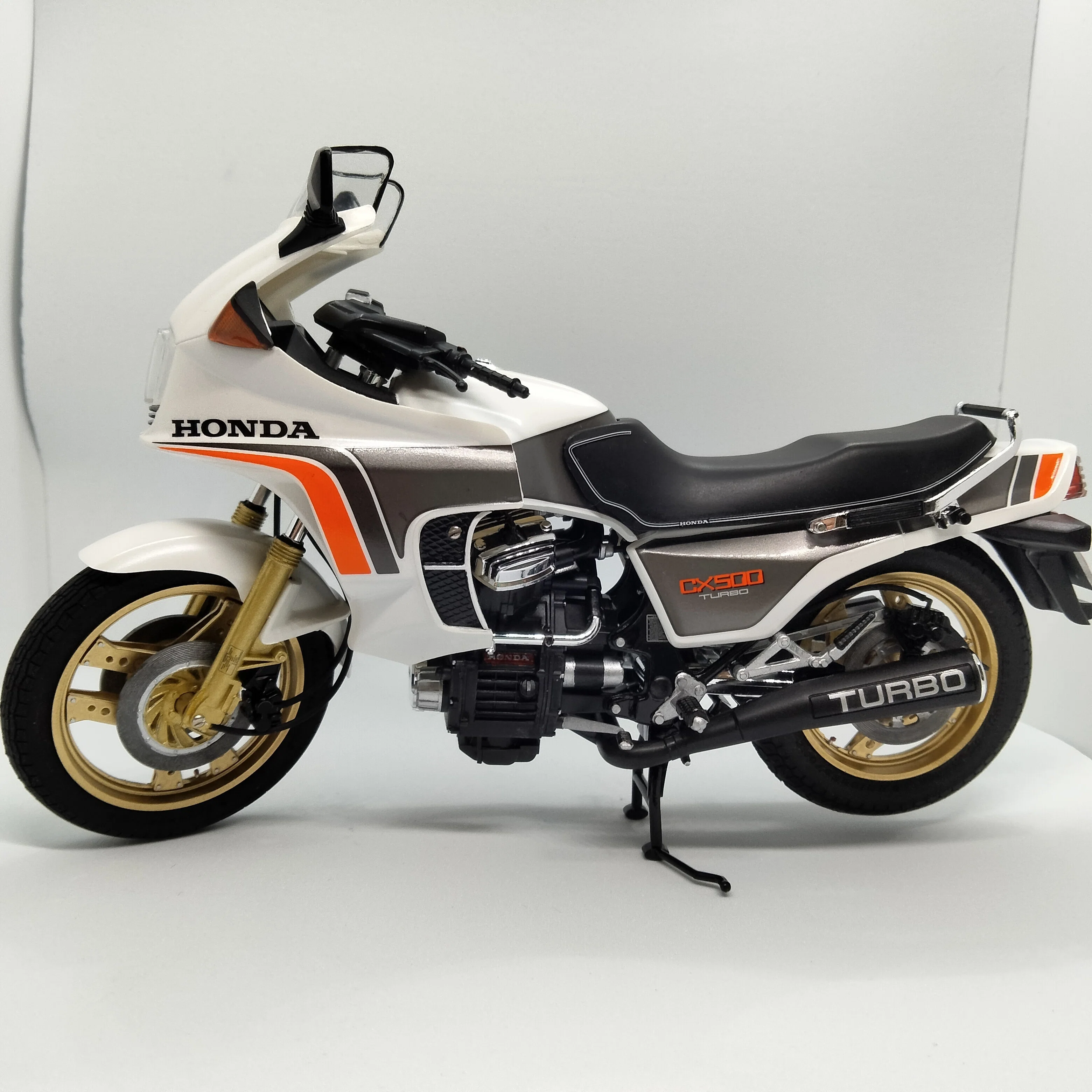 カウル付きバイクに挑戦】タミヤ Honda CX500 TURBOを作る｜しょうのお