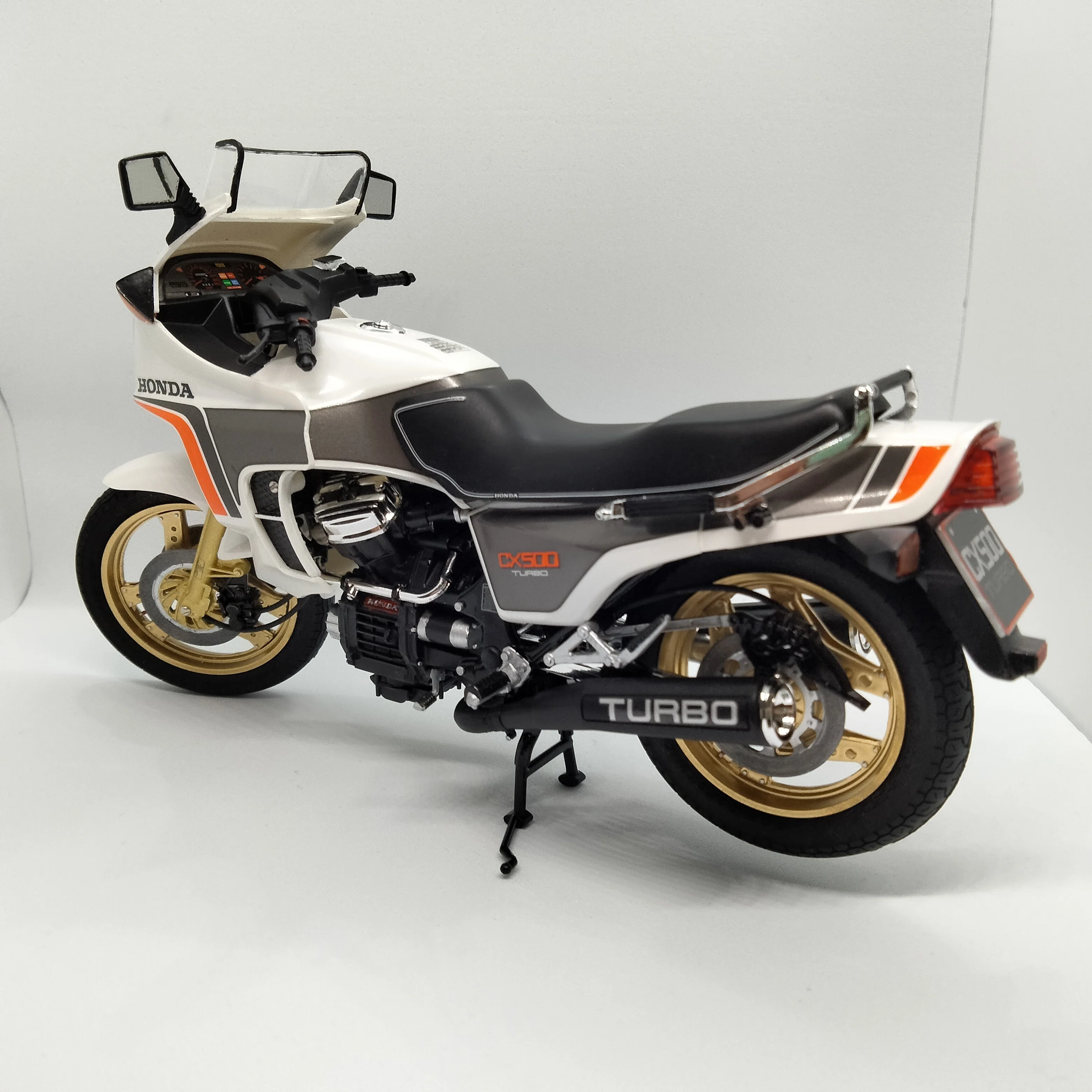 カウル付きバイクに挑戦】タミヤ Honda CX500 TURBOを作る｜しょうのお