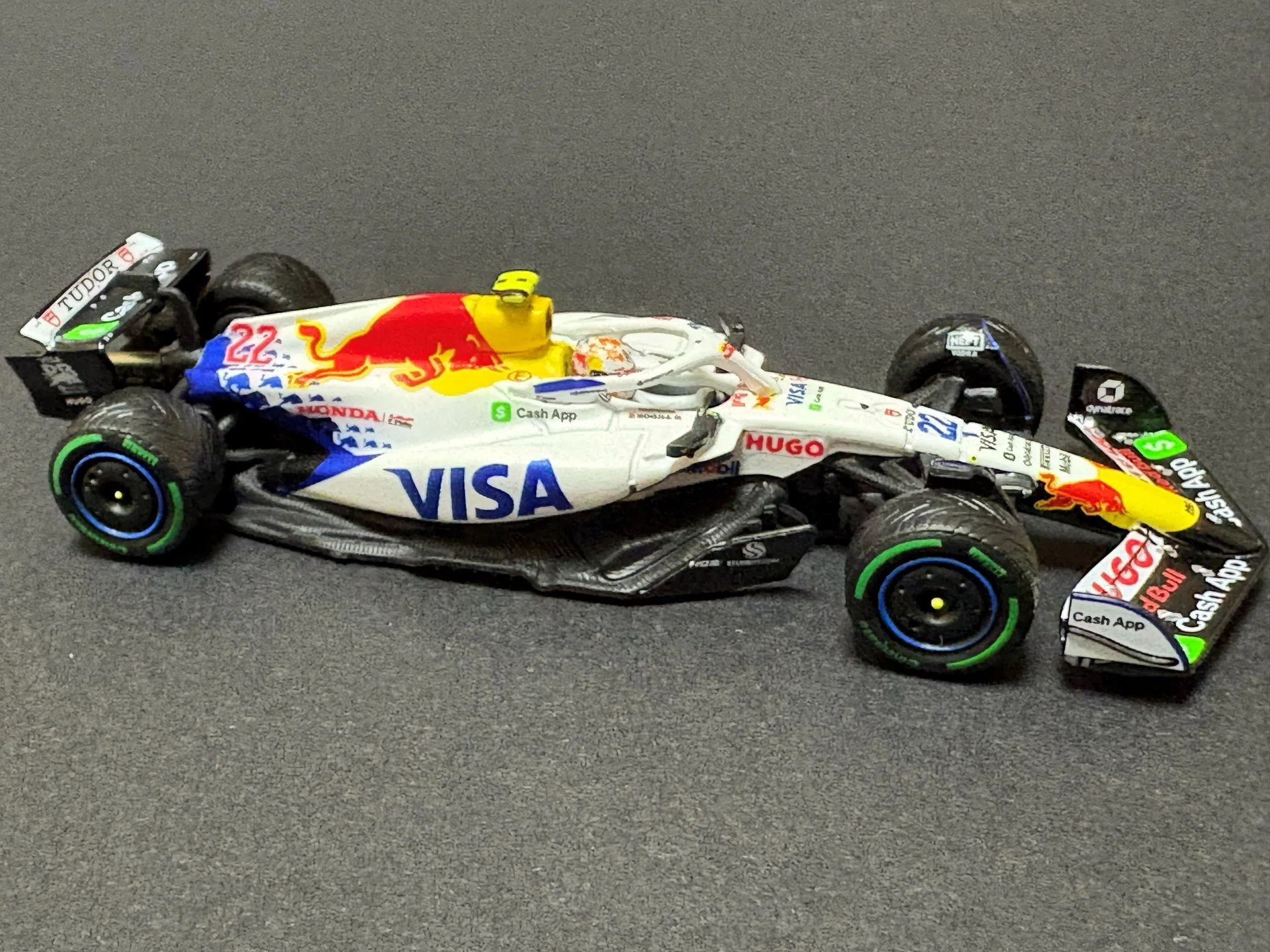 スパーク 1/64 レーシング・ブルズ VCARB 02 No.22 F1 オーストラリア