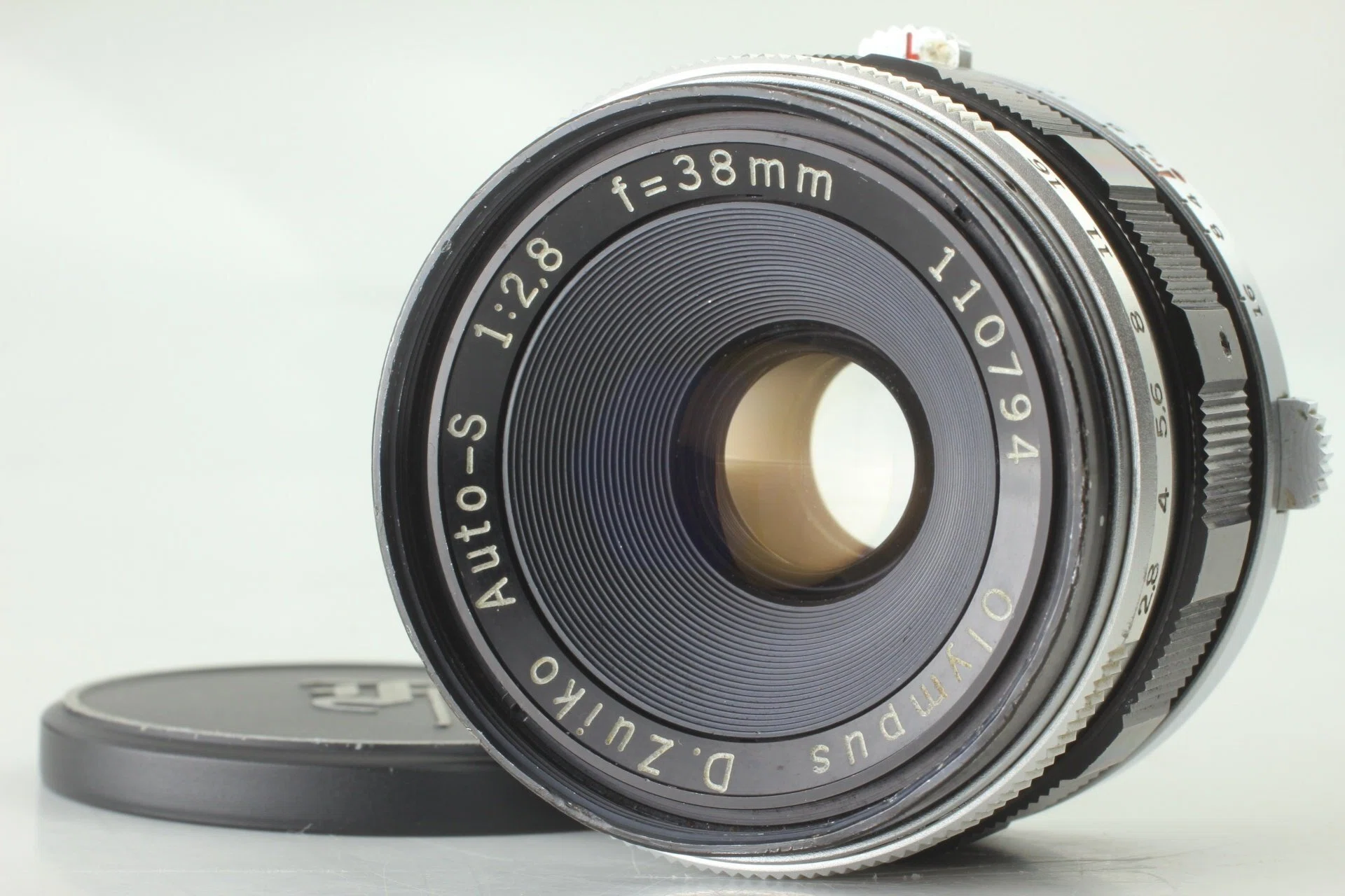 Olympus E.Zuiko 38mm F2.8 パンケーキレンズの分解｜フィルムカメラ
