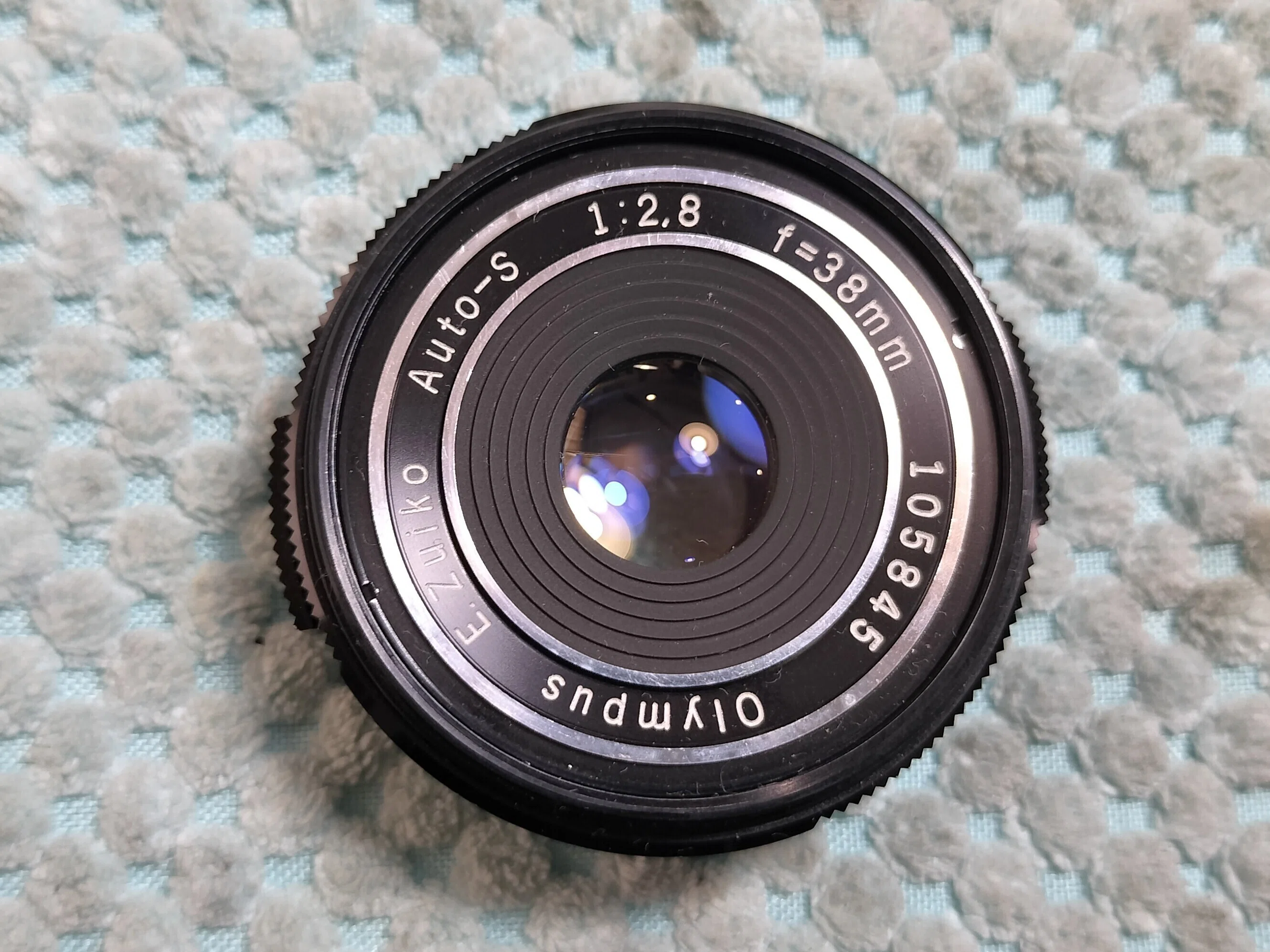 Olympus E.Zuiko 38mm F2.8 パンケーキレンズの分解｜フィルムカメラ