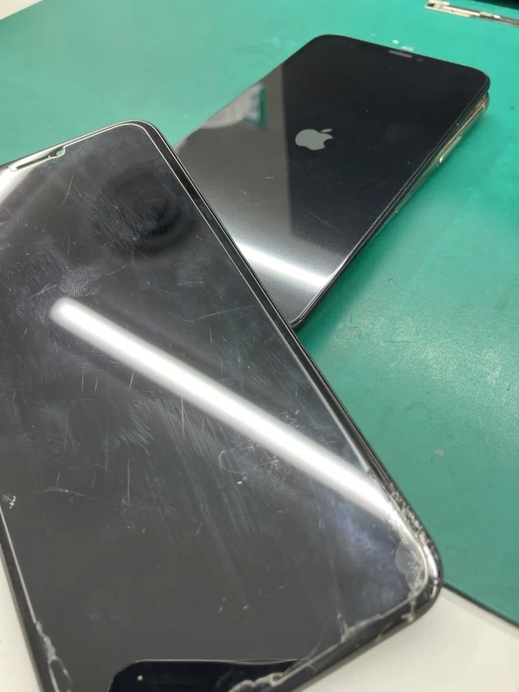 iPhone Xs】画面割れ・有機ELの表示不良も即日解決！データそのままで
