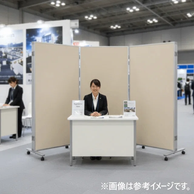 折り曲げて自立させられる国産の三つ折り両面有孔ボード｜誉PRINTING