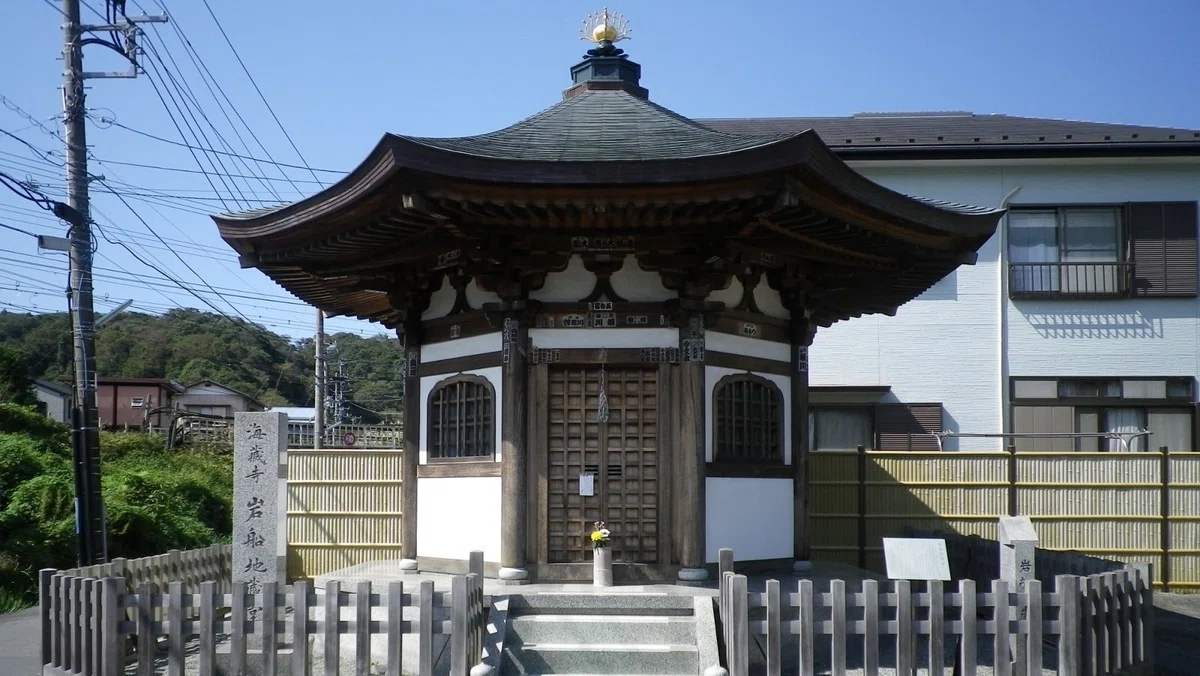 岩船地蔵堂