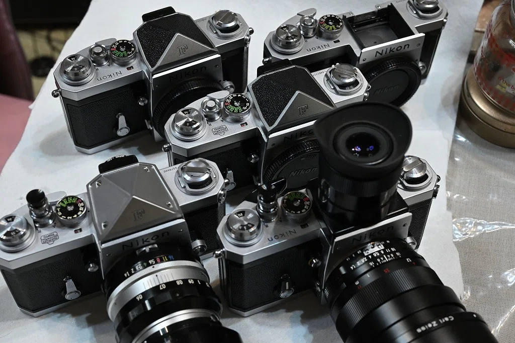 【ジャンク品】NIKON FA ブラック　ボディ 付属品などいろいろまとめ売り ニコンFボディ 2台 不動 ジャンク品 Nikon ニコン ボディ 電源不動 不動 F3