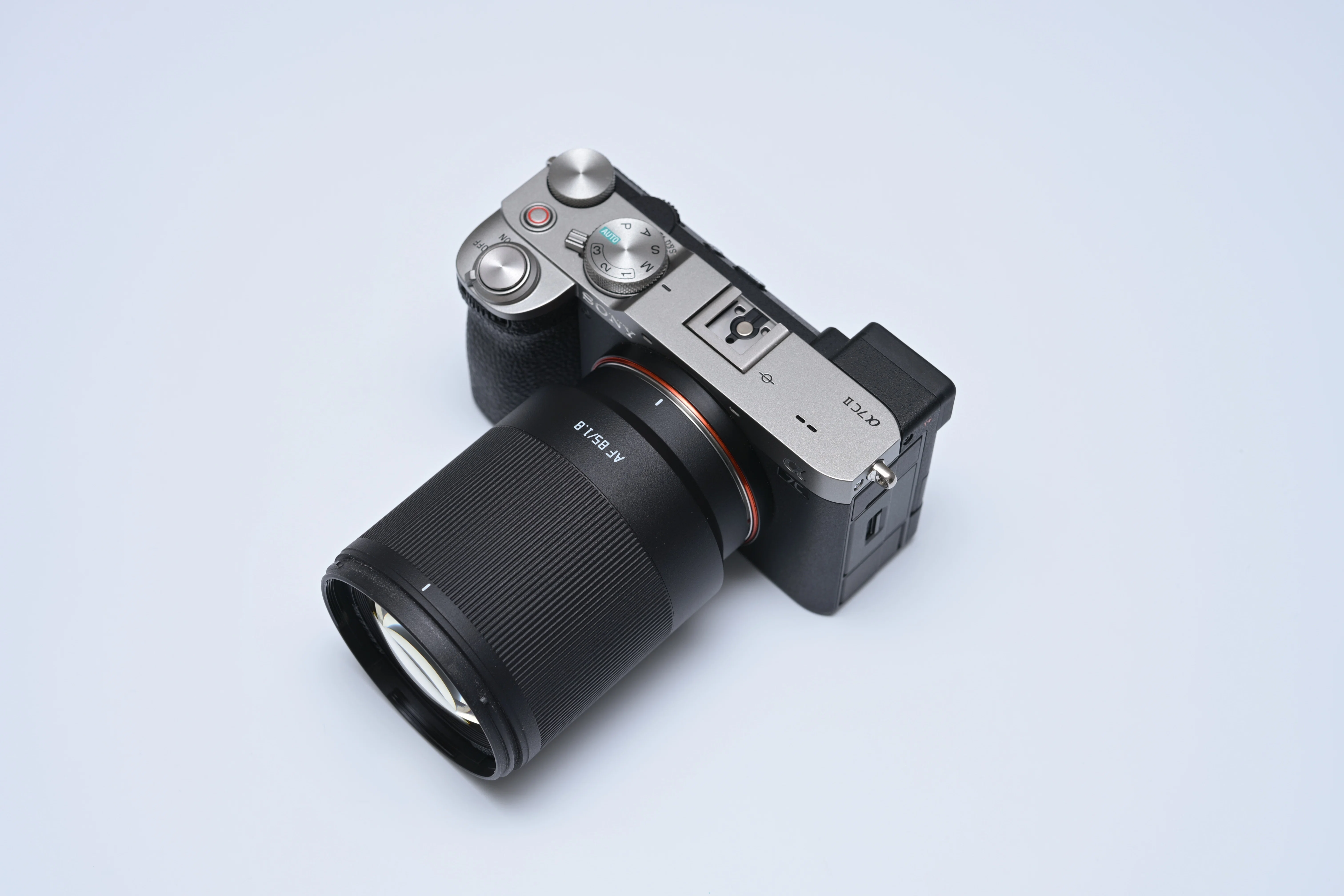 遊び心満載のNeo2本目が登場！TTArtisan AF 85mm F1.8 Neo｜焦点工房