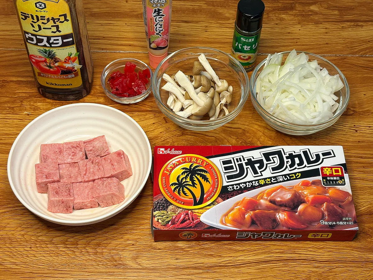 [1 serving per 1 curry cube] This is how you eat formed meat! Chunky ...