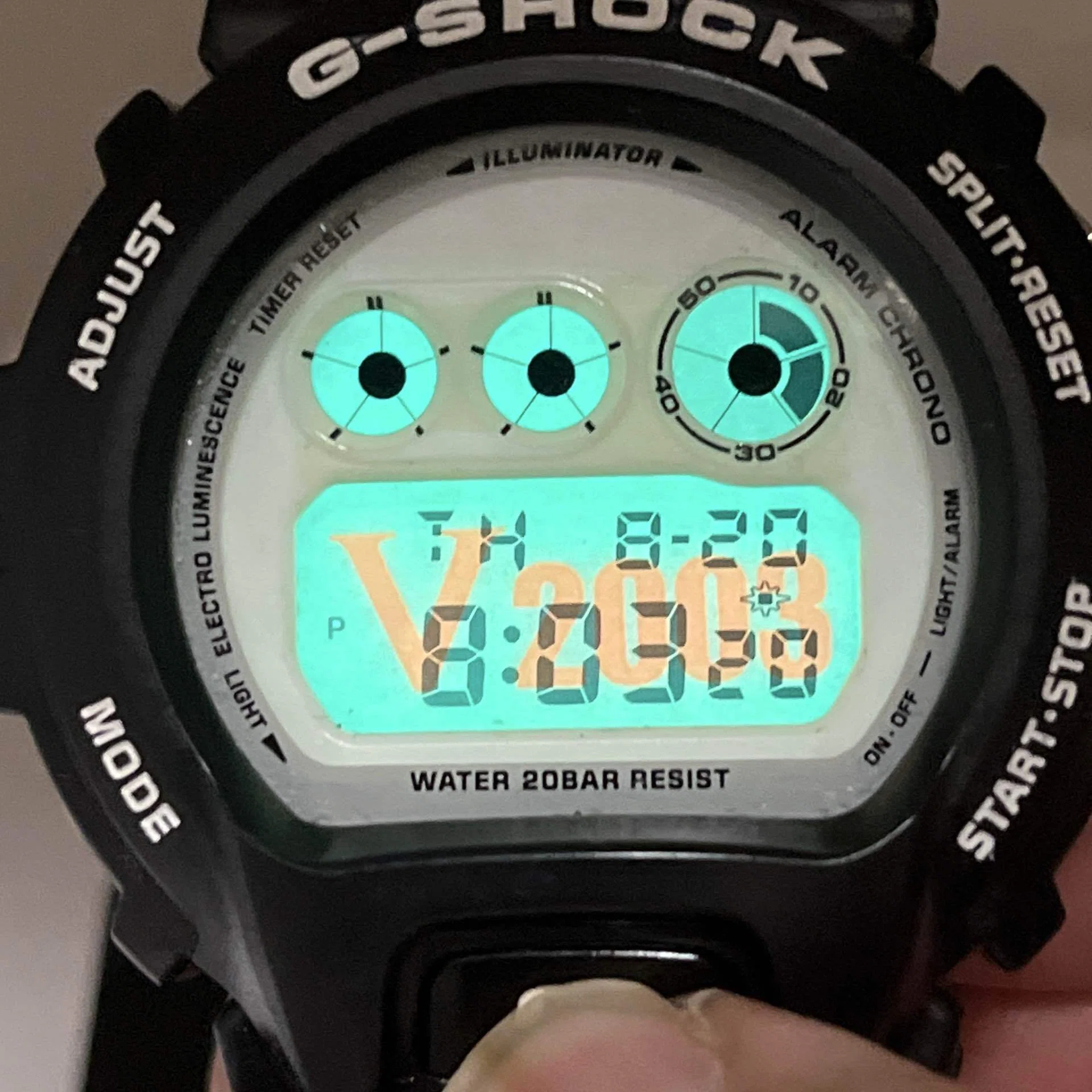 星野阪神の熱気が蘇る。G-SHOCK「DW-6900」阪神タイガース2003年優勝