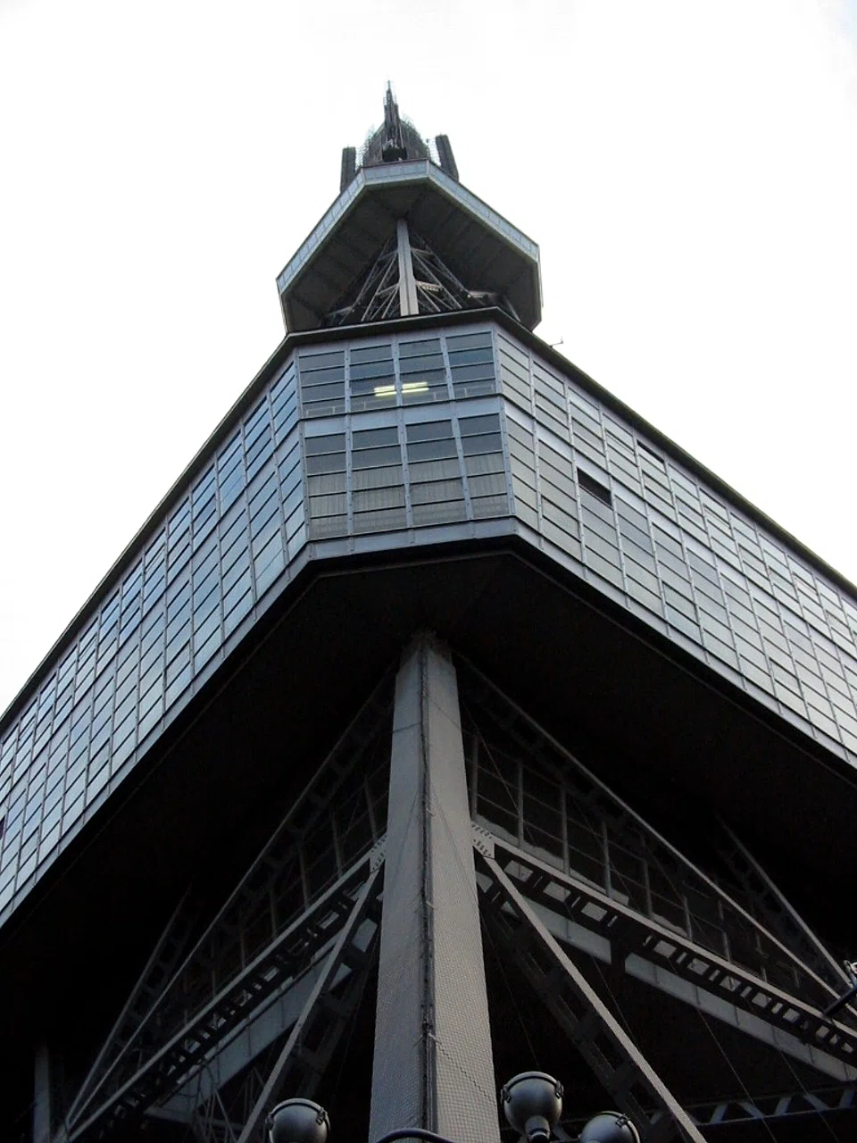 愛知】名古屋テレビ塔を階段で登る | 名古屋市中区 | 2003年アーカイブ