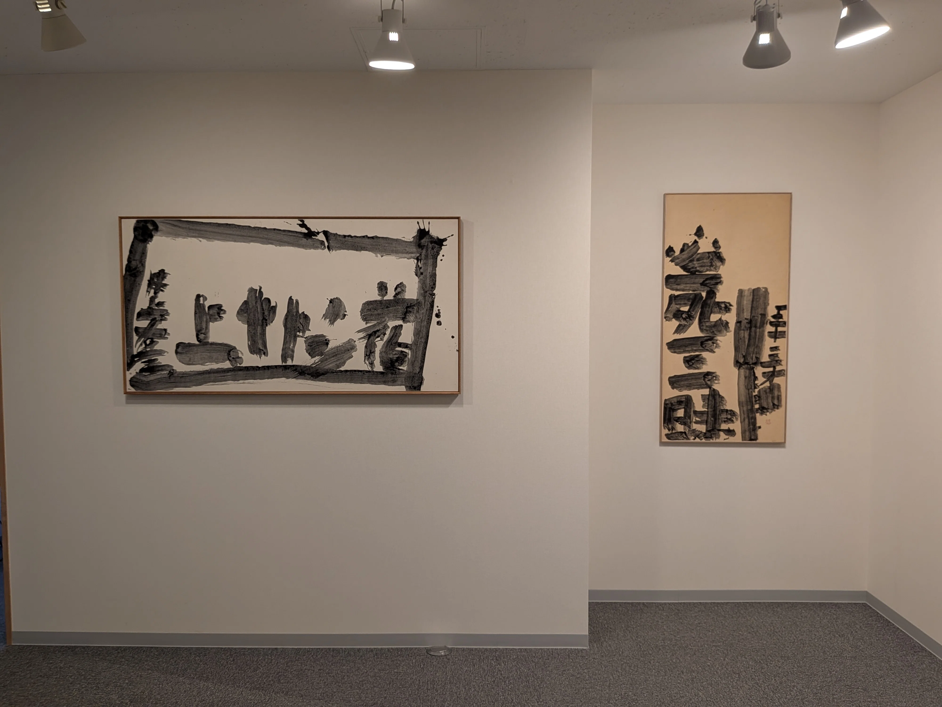 井上有一展『花下艸上』＠UNAC TOKYO｜飼い犬に粉々にされたって言う気？