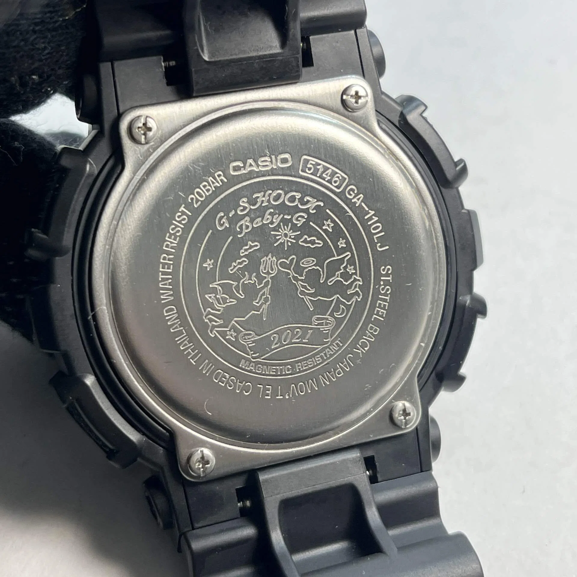 愛の方程式を纏った黒板。G-SHOCK「GA-110LJ」ラバーズコレクション25