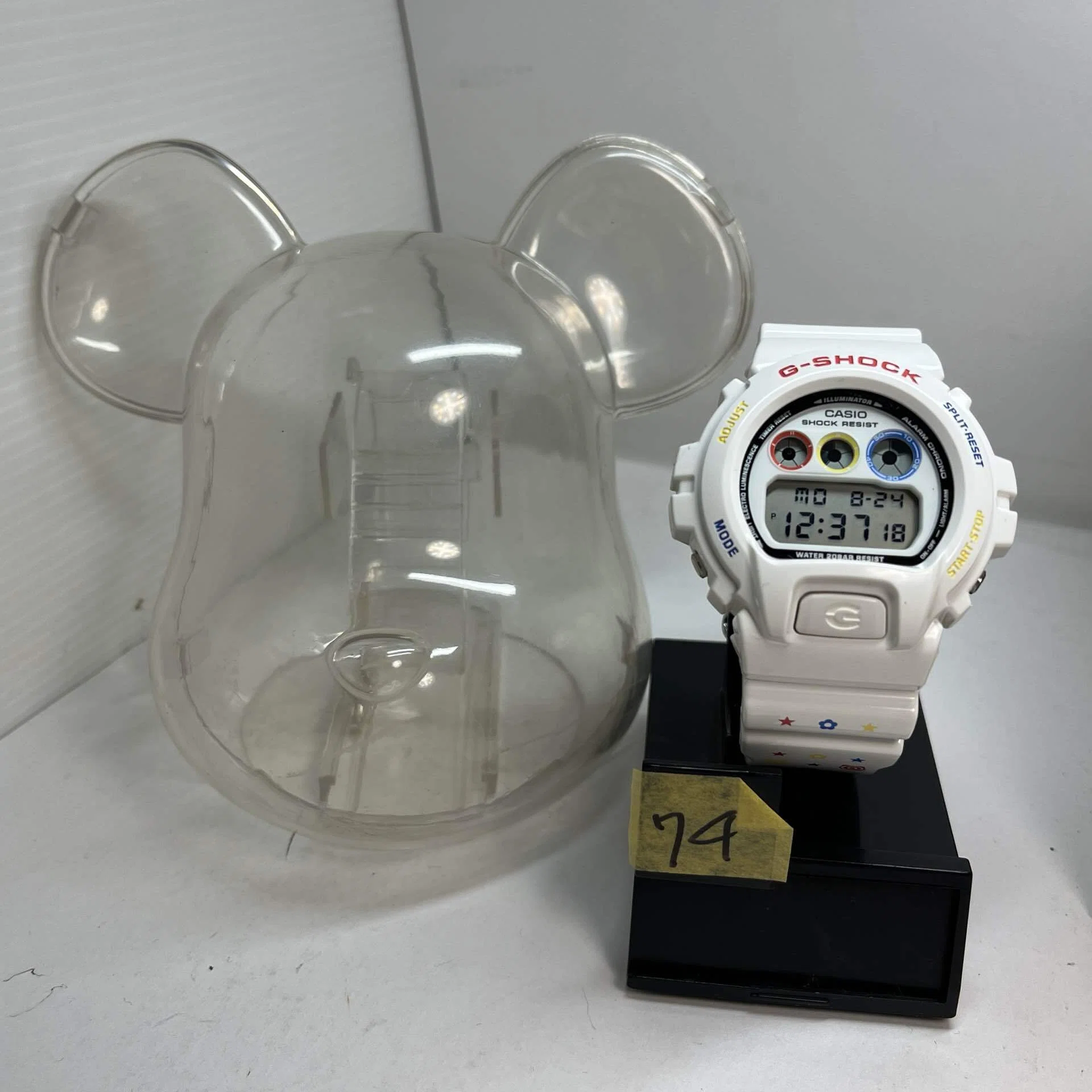 ポップな外観に秘めたタフネスと遊び心。GSHOCK×MEDICOM TOY「DW