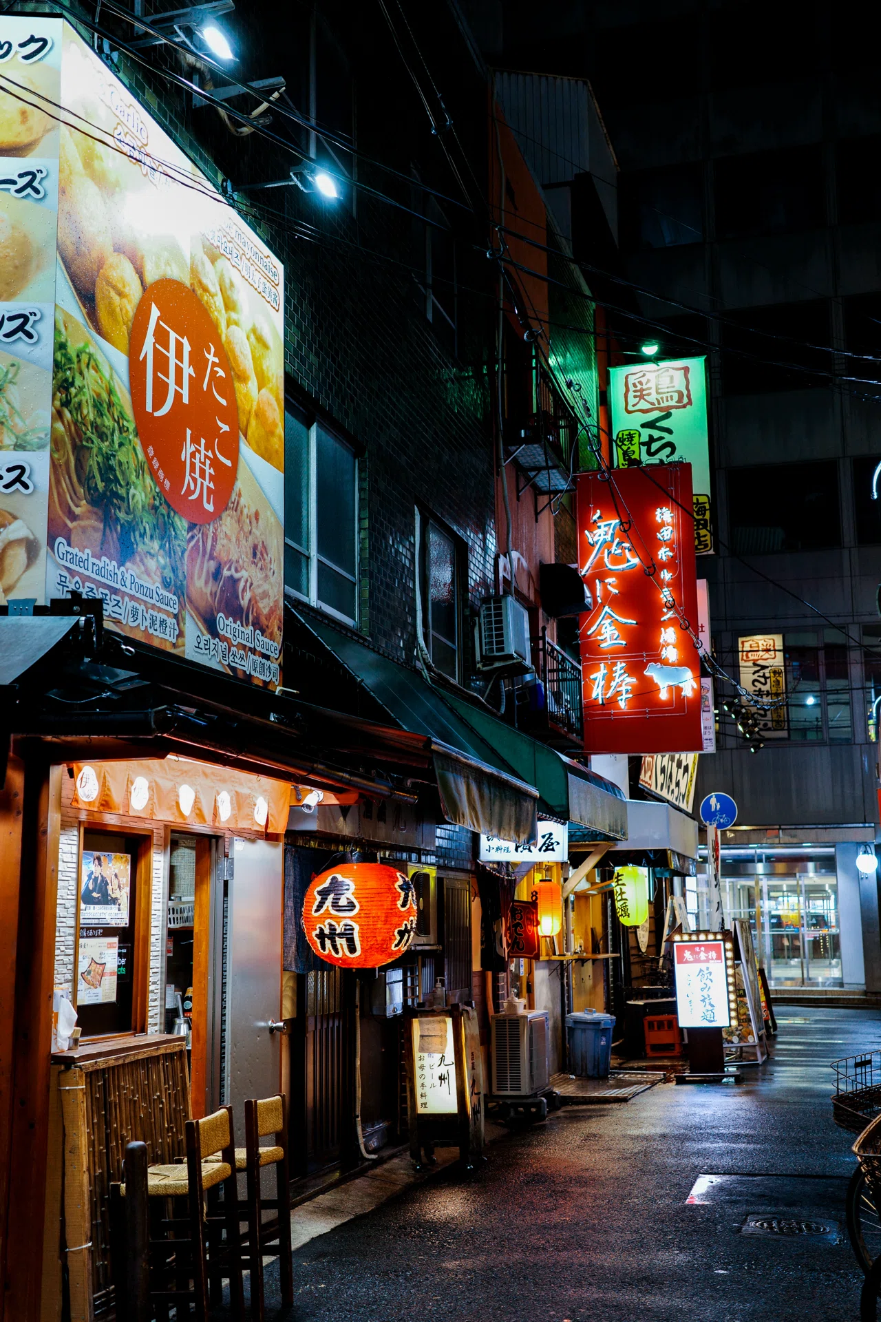 雨上がりの夜、GRⅢxと街へ。路面が鏡に変わる魔法の時間を撮る